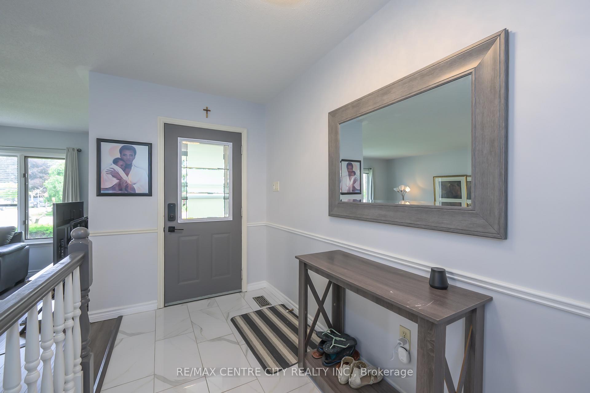 Photo 9 of 9 Bonnie Place, St. Thomas — HOMEH