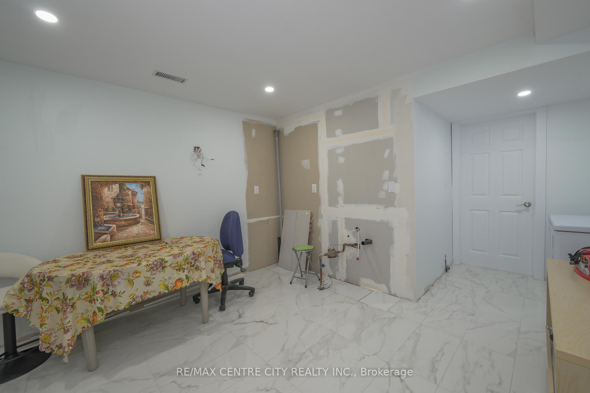 Photo 30 of 9 Bonnie Place, St. Thomas — HOMEH