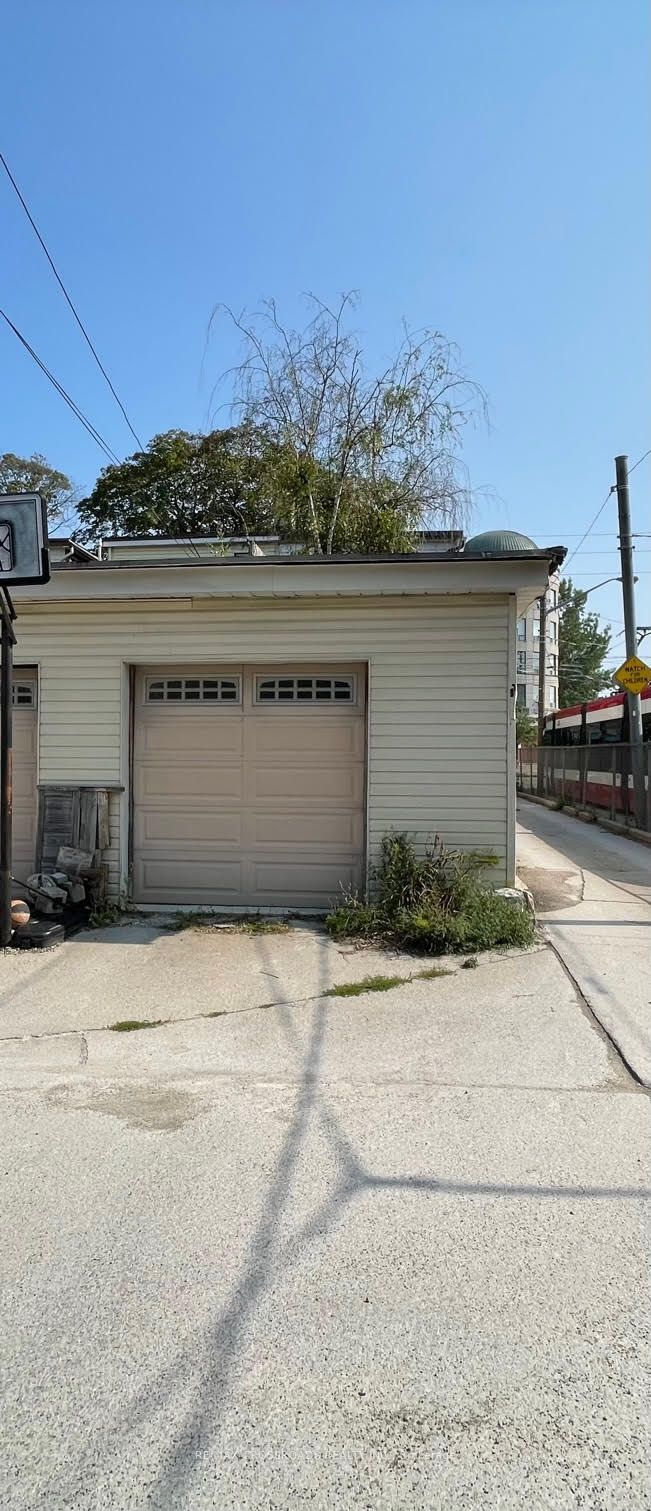 Photo 23 of 1756 Queen Street E, Toronto, The Beaches — HOMEH