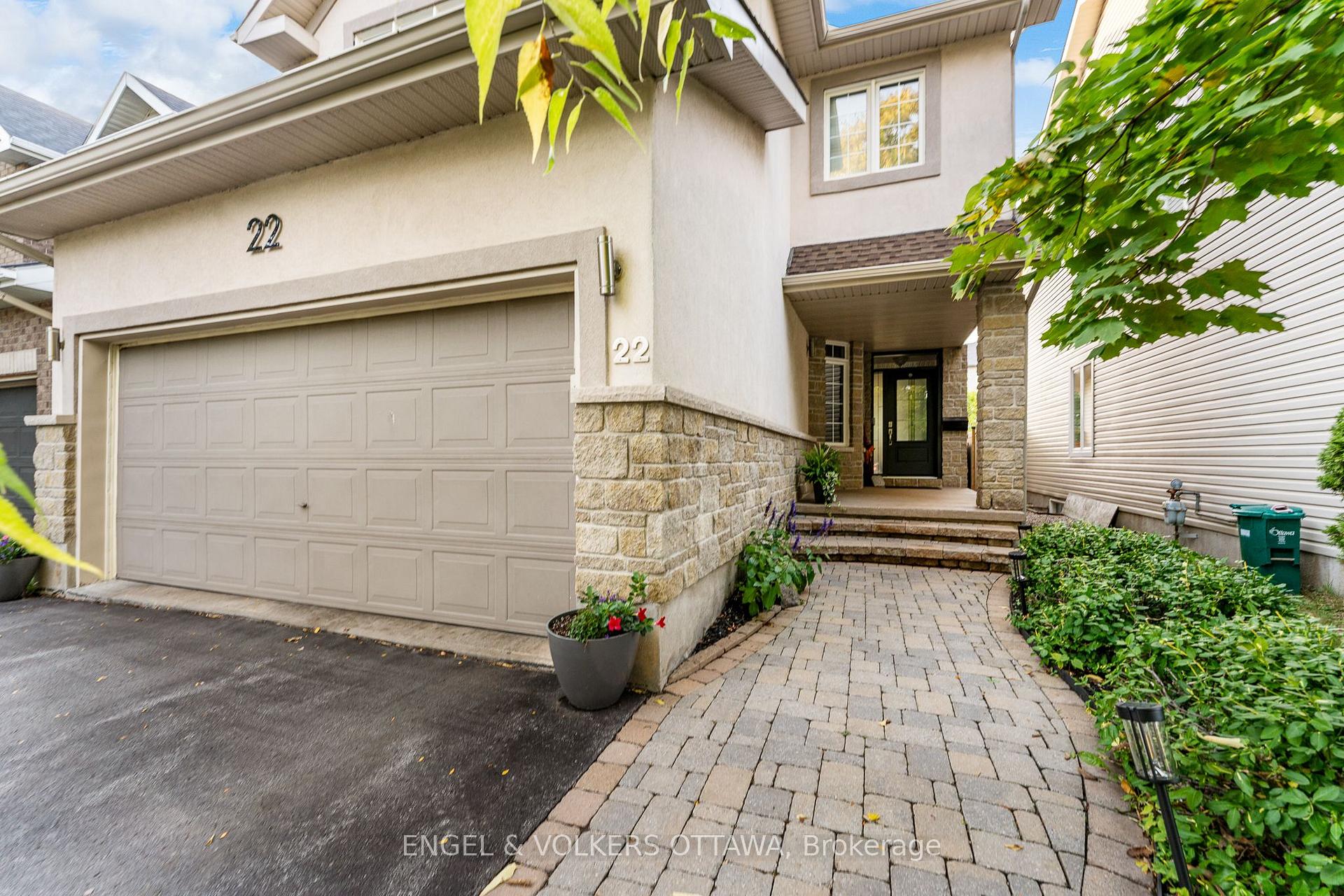 Photo 3 of 22 Friendly Crescent, Ottawa, Stittsville (South) — HOMEH