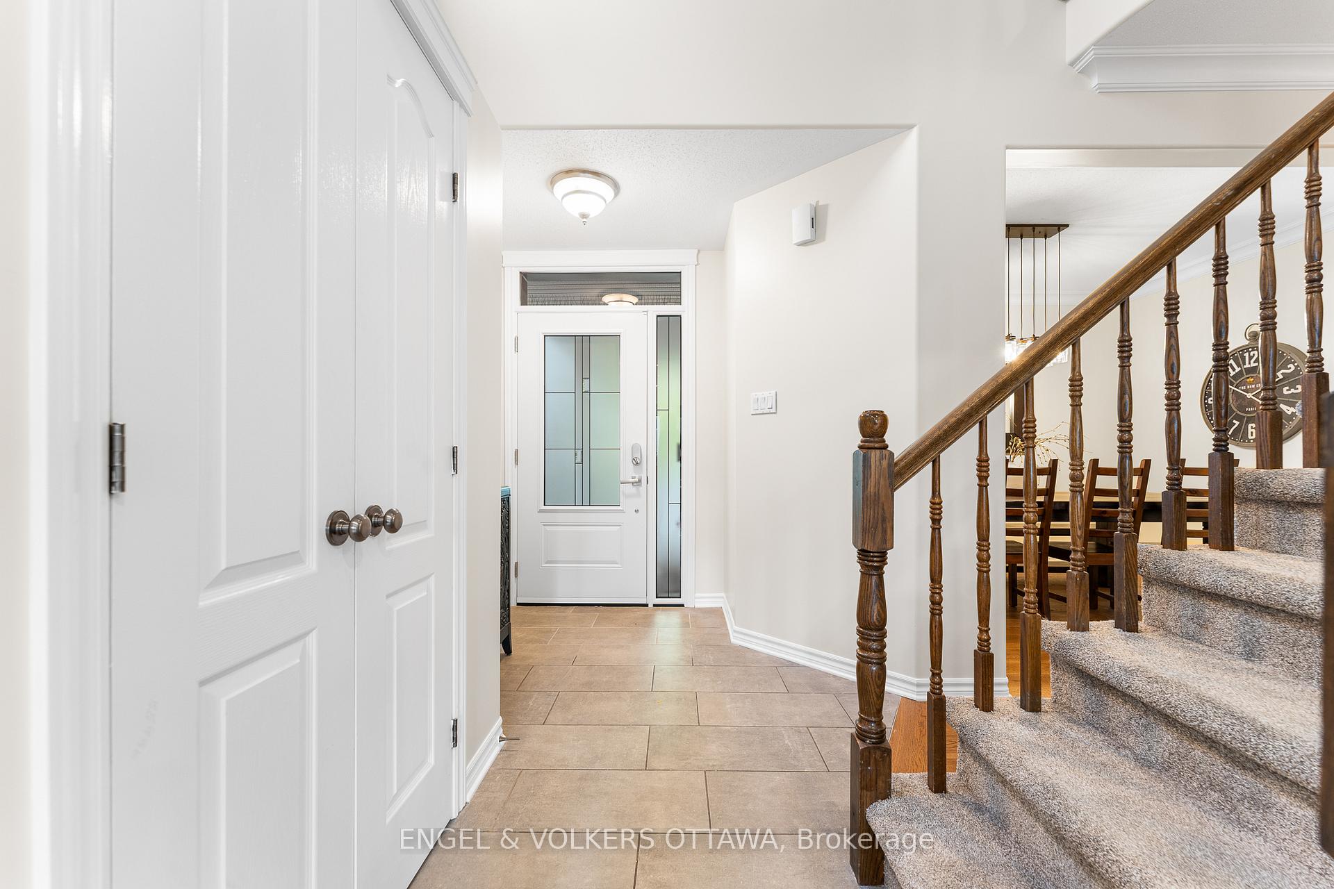 Photo 5 of 22 Friendly Crescent, Ottawa, Stittsville (South) — HOMEH