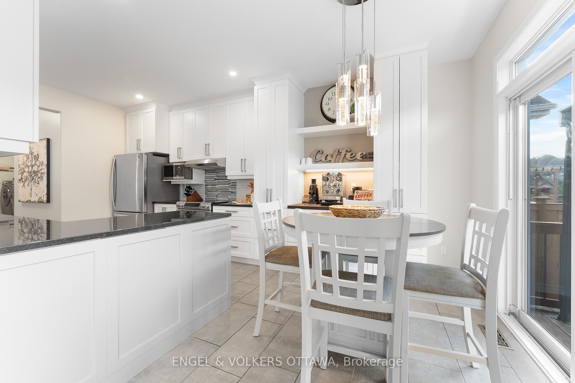 Photo 12 of 22 Friendly Crescent, Ottawa, Stittsville (South) — HOMEH