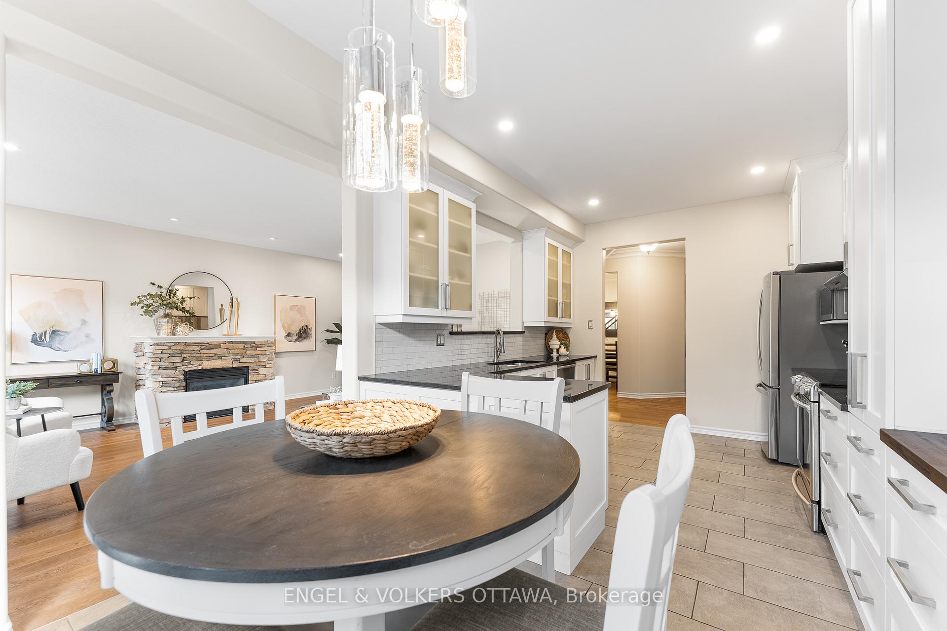 Photo 13 of 22 Friendly Crescent, Ottawa, Stittsville (South) — HOMEH