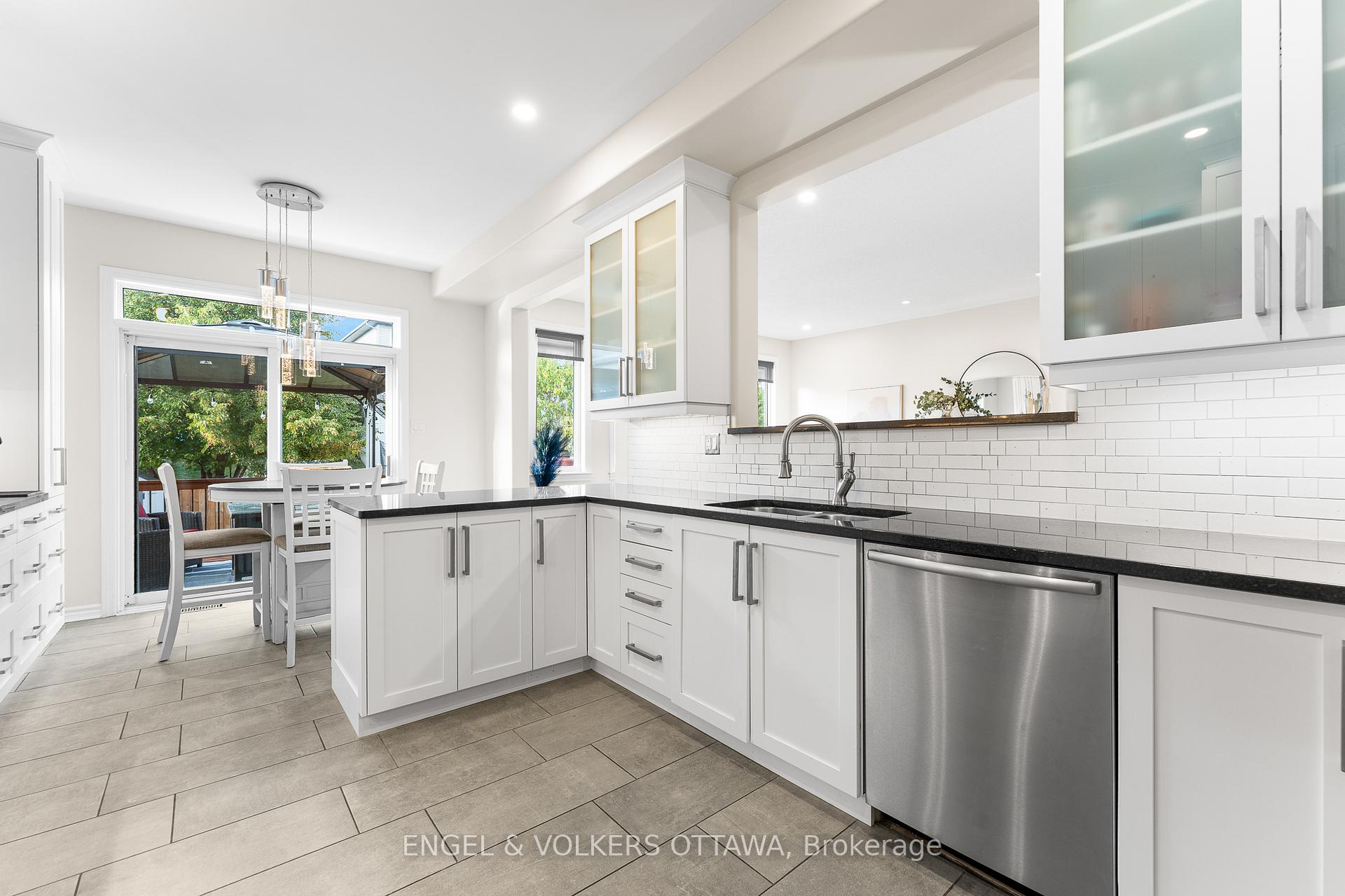 Photo 14 of 22 Friendly Crescent, Ottawa, Stittsville (South) — HOMEH