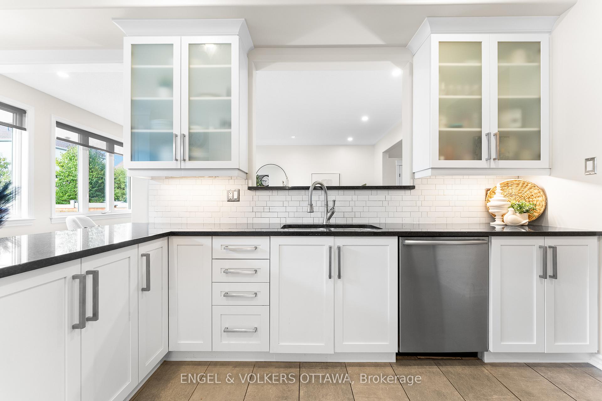 Photo 15 of 22 Friendly Crescent, Ottawa, Stittsville (South) — HOMEH