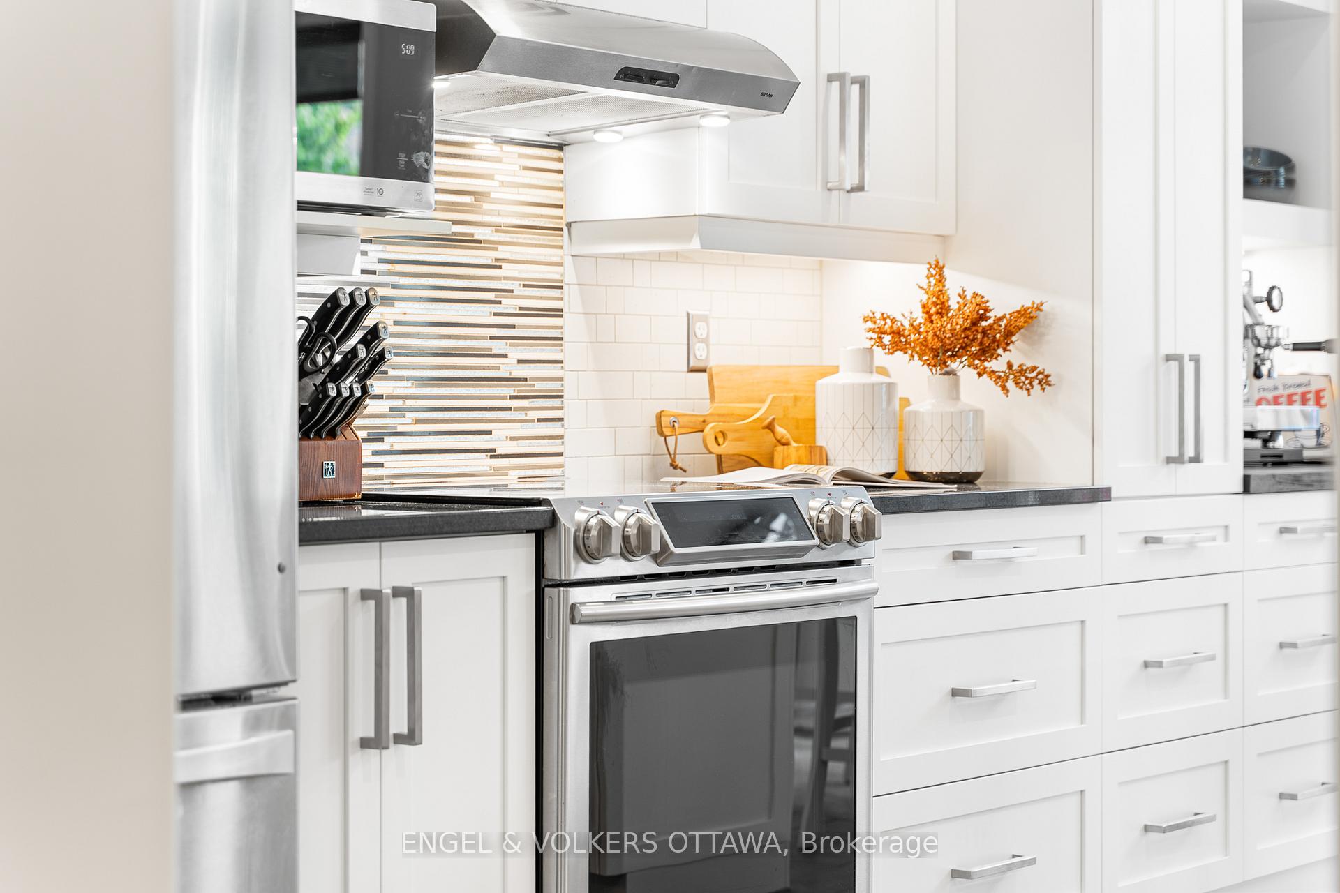 Photo 18 of 22 Friendly Crescent, Ottawa, Stittsville (South) — HOMEH