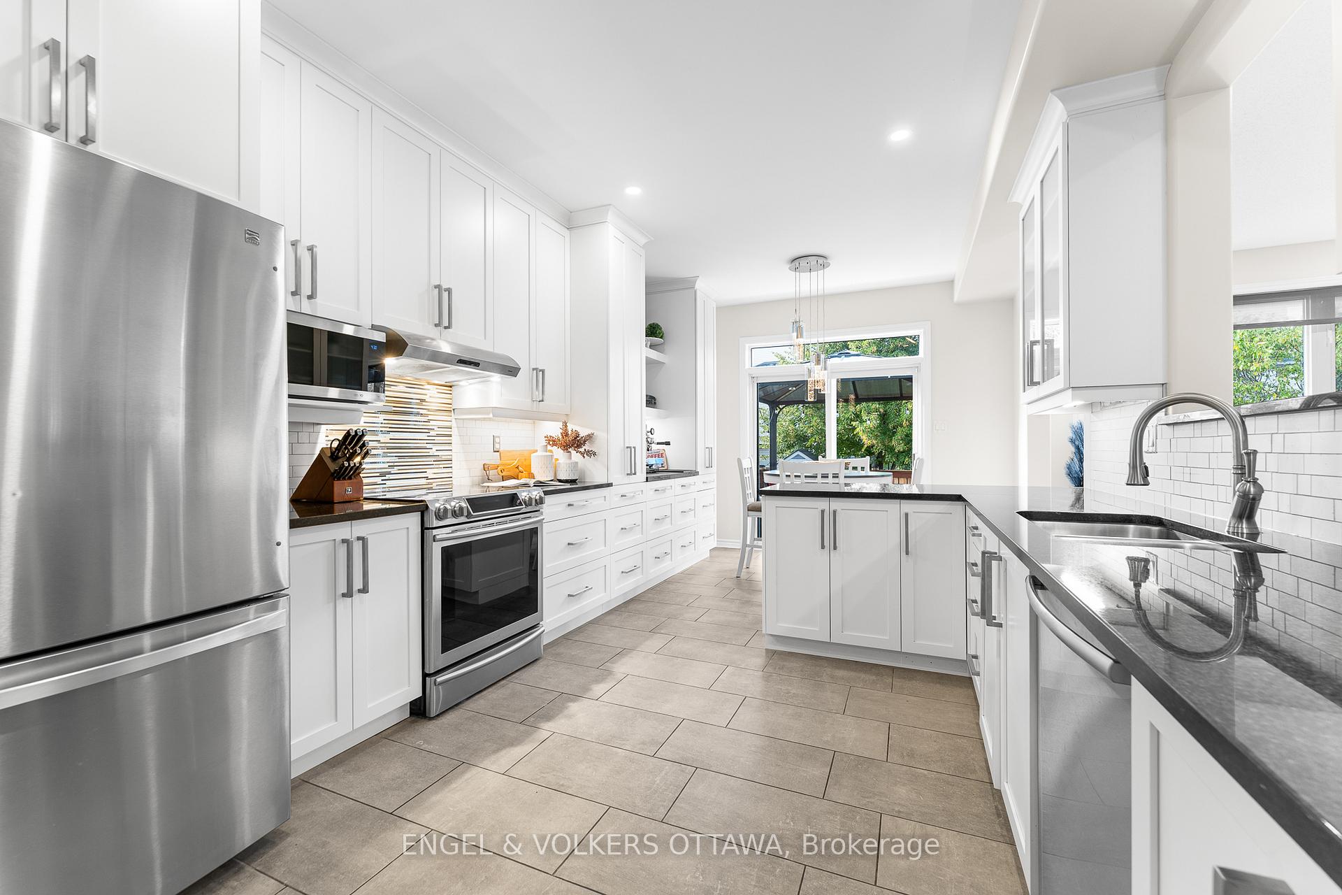 Photo 19 of 22 Friendly Crescent, Ottawa, Stittsville (South) — HOMEH