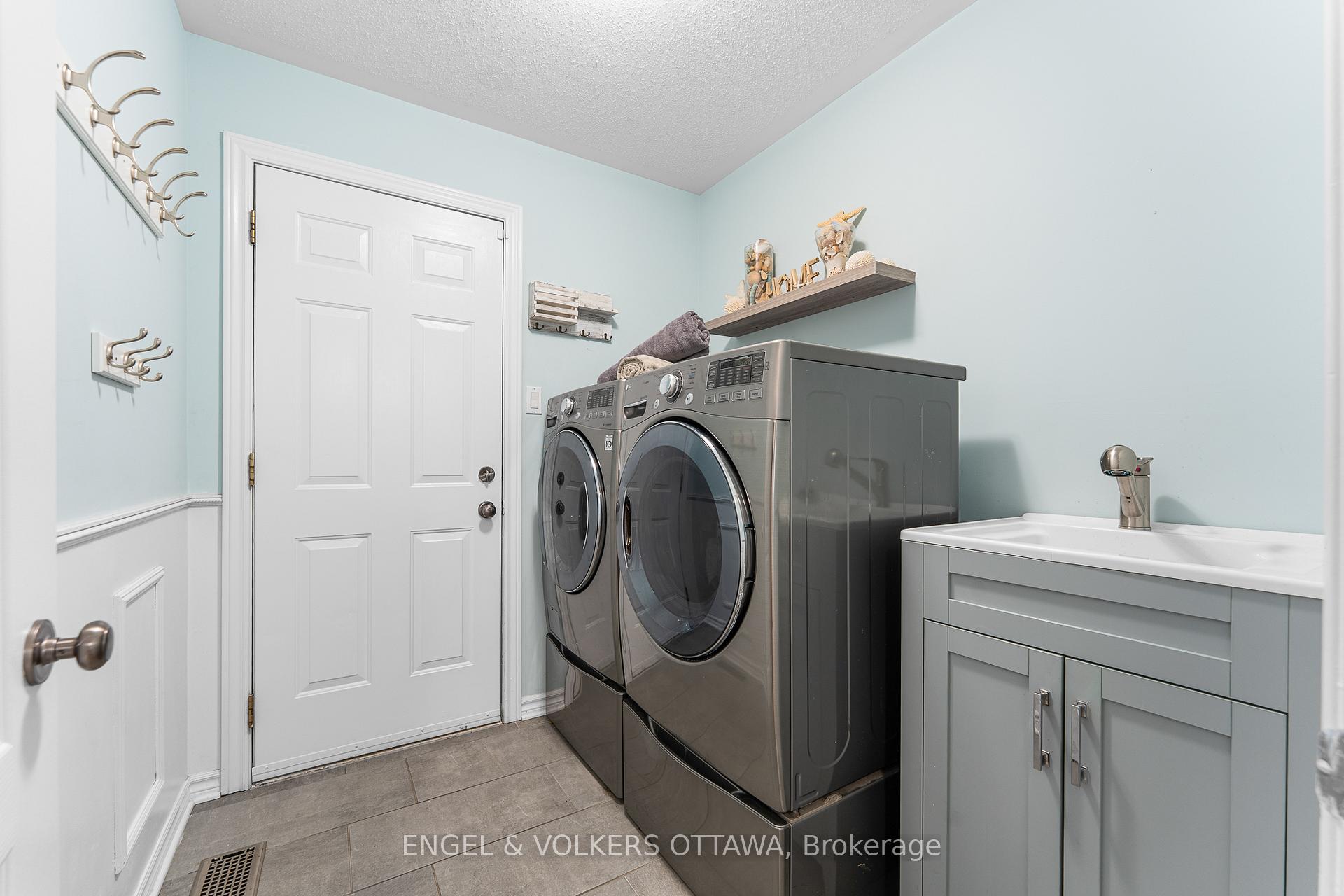 Photo 23 of 22 Friendly Crescent, Ottawa, Stittsville (South) — HOMEH