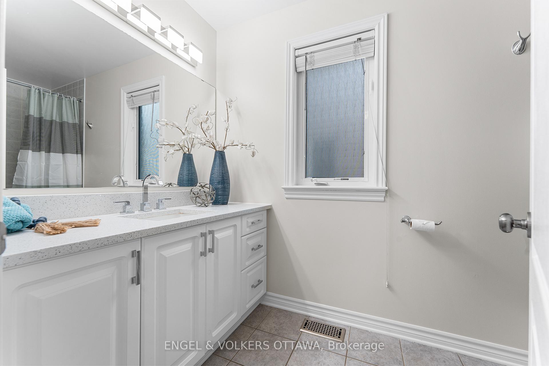 Photo 37 of 22 Friendly Crescent, Ottawa, Stittsville (South) — HOMEH