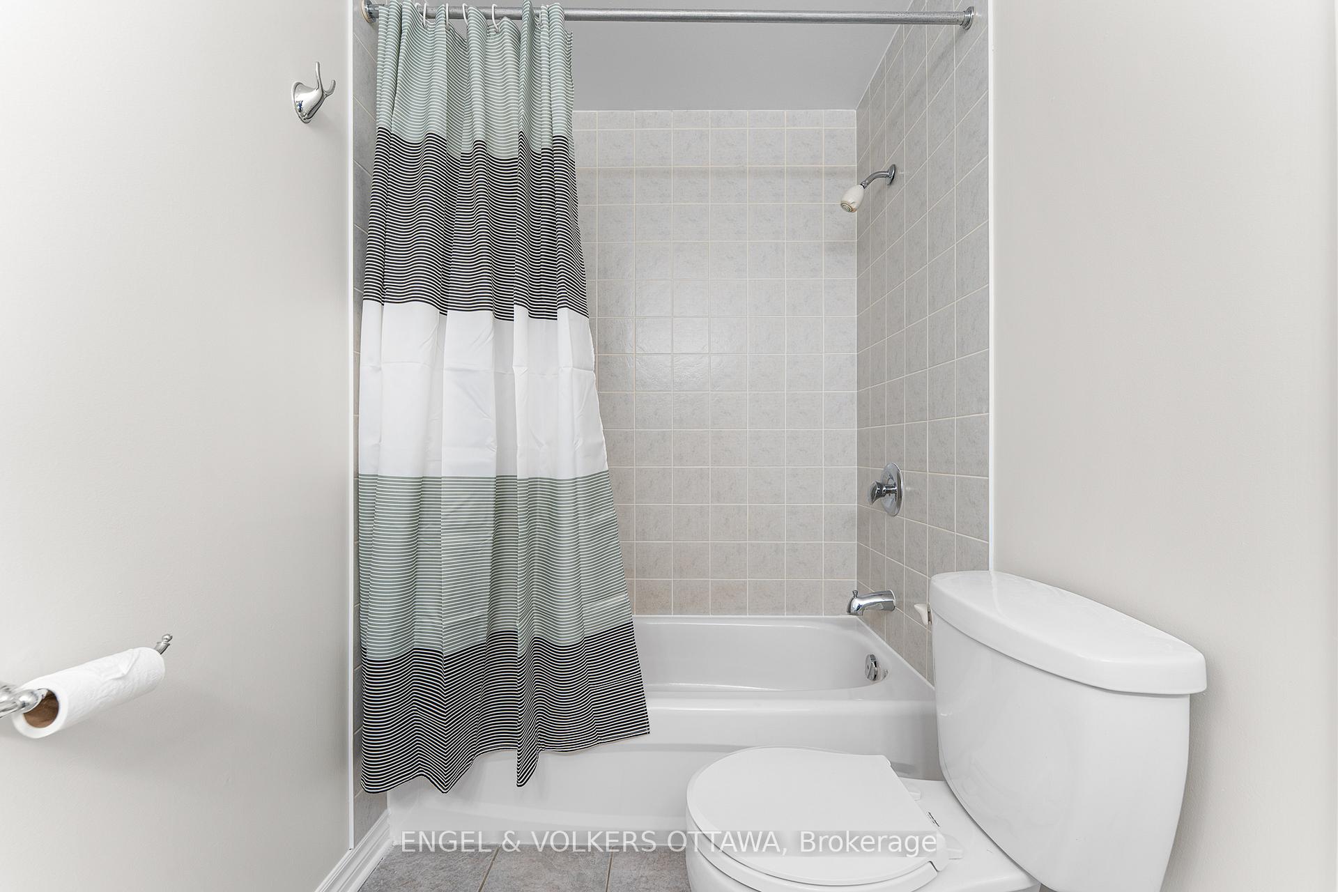Photo 38 of 22 Friendly Crescent, Ottawa, Stittsville (South) — HOMEH