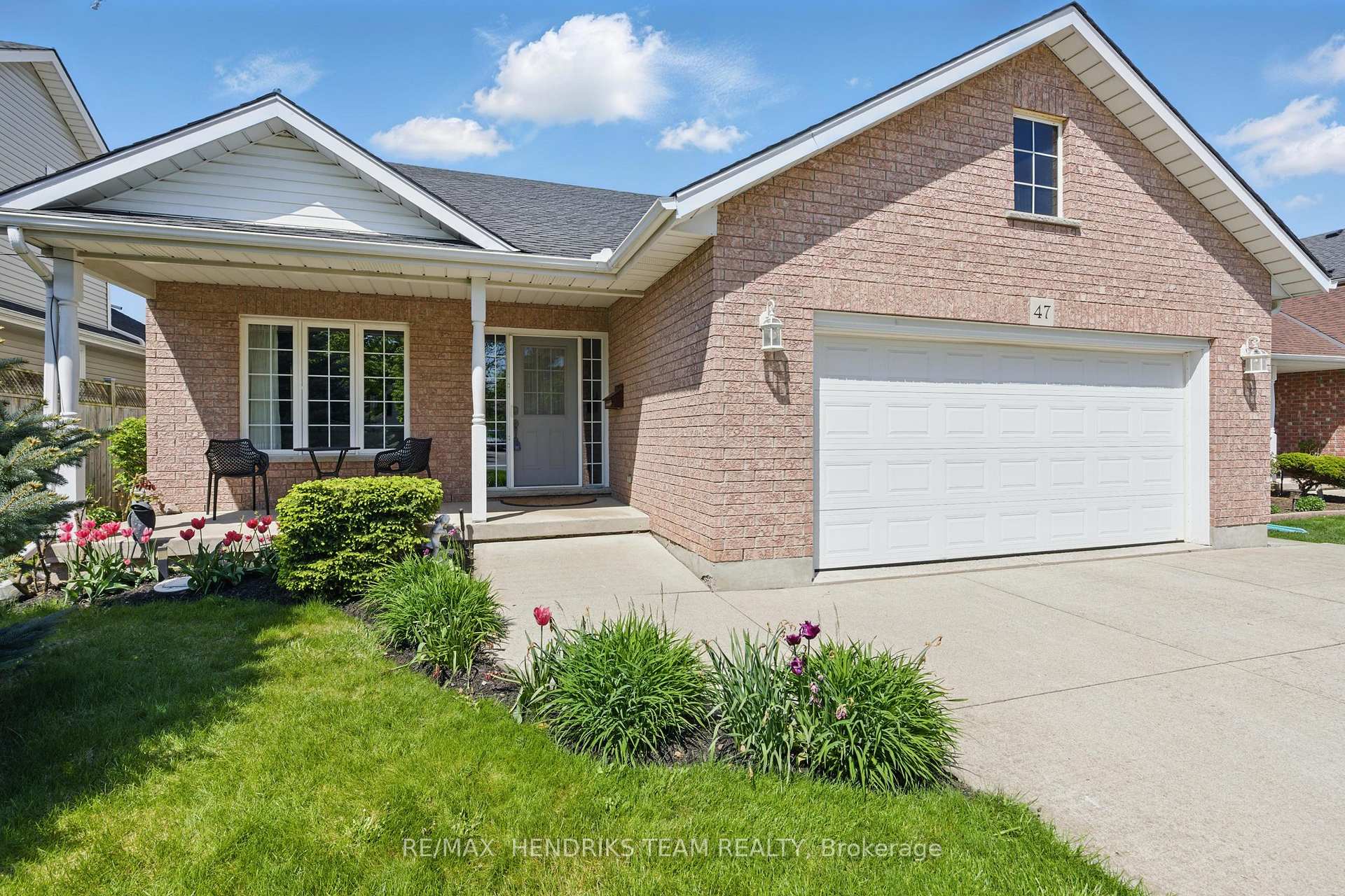 Photo 2 of 47 First Street Louth, St. Catharines, Grapeview — HOMEH