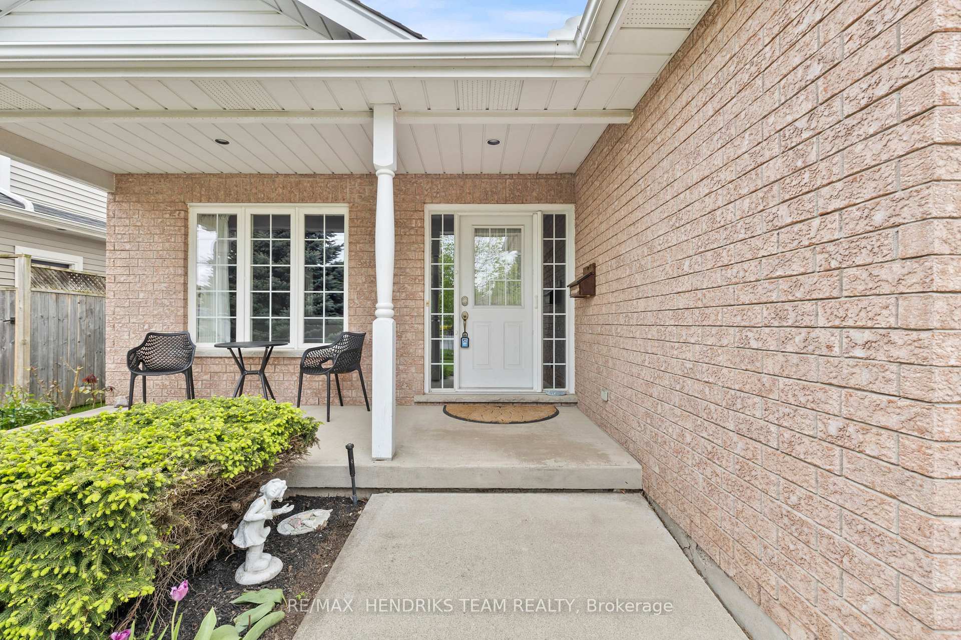 Photo 4 of 47 First Street Louth, St. Catharines, Grapeview — HOMEH