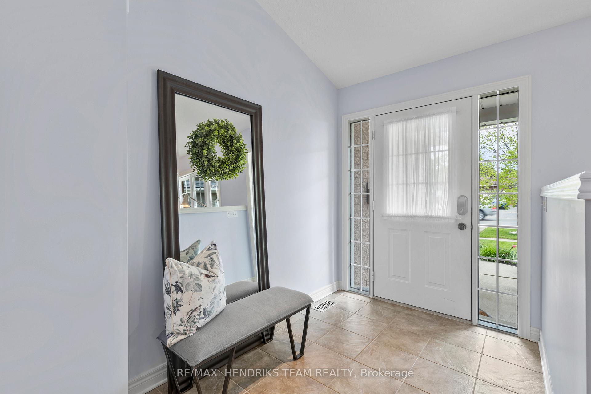 Photo 5 of 47 First Street Louth, St. Catharines, Grapeview — HOMEH