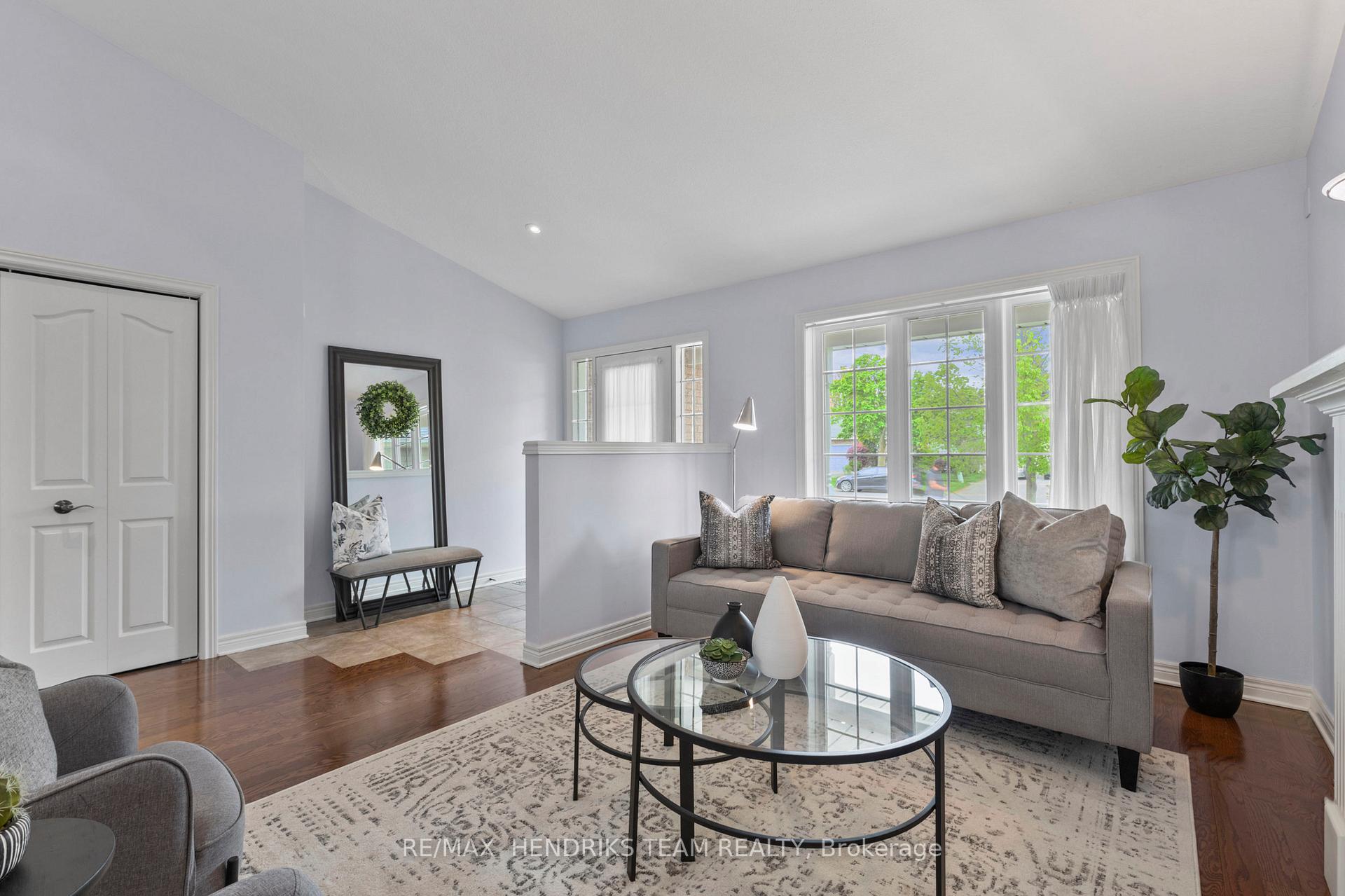 Photo 9 of 47 First Street Louth, St. Catharines, Grapeview — HOMEH