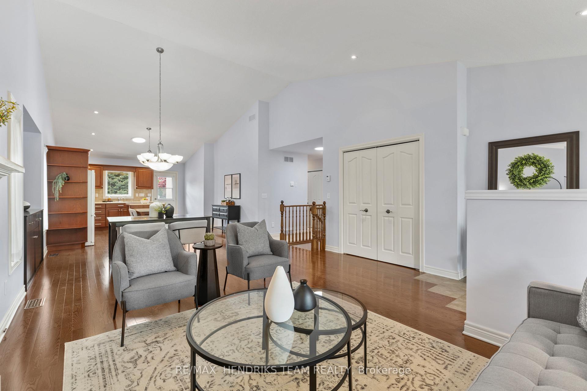 Photo 10 of 47 First Street Louth, St. Catharines, Grapeview — HOMEH
