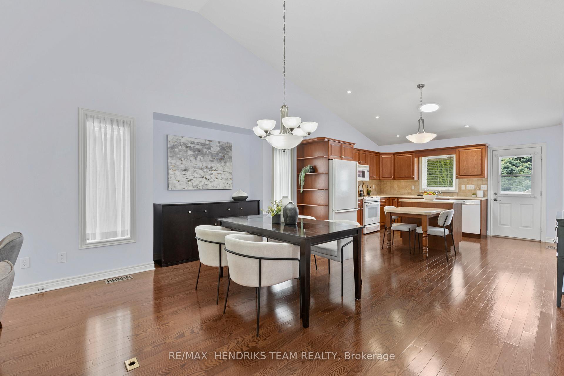 Photo 11 of 47 First Street Louth, St. Catharines, Grapeview — HOMEH
