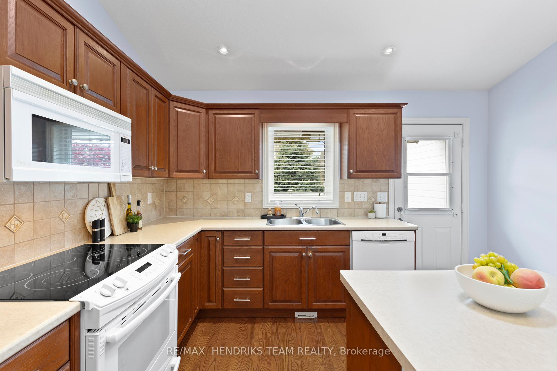 Photo 15 of 47 First Street Louth, St. Catharines, Grapeview — HOMEH