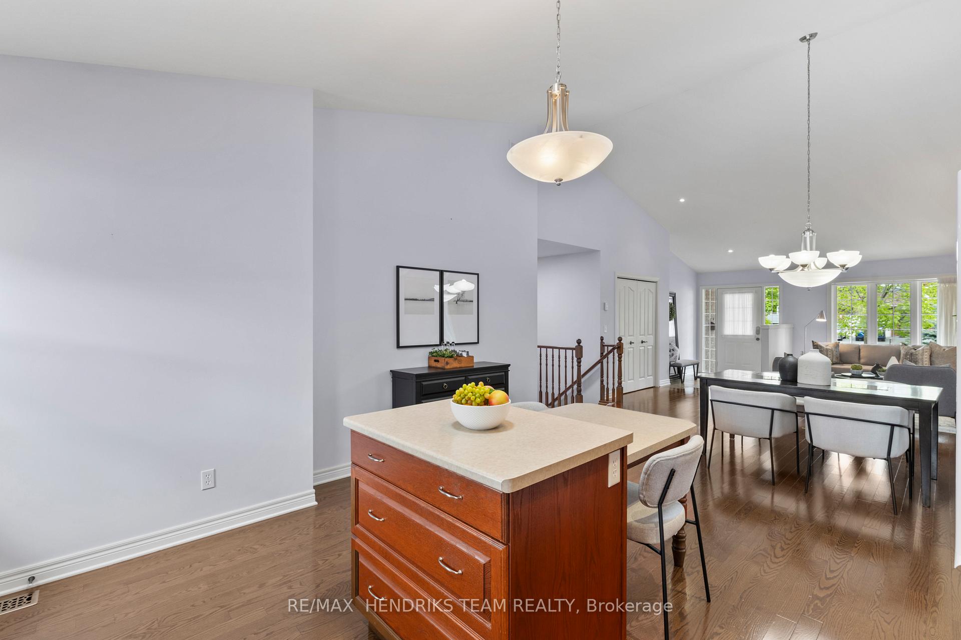 Photo 17 of 47 First Street Louth, St. Catharines, Grapeview — HOMEH