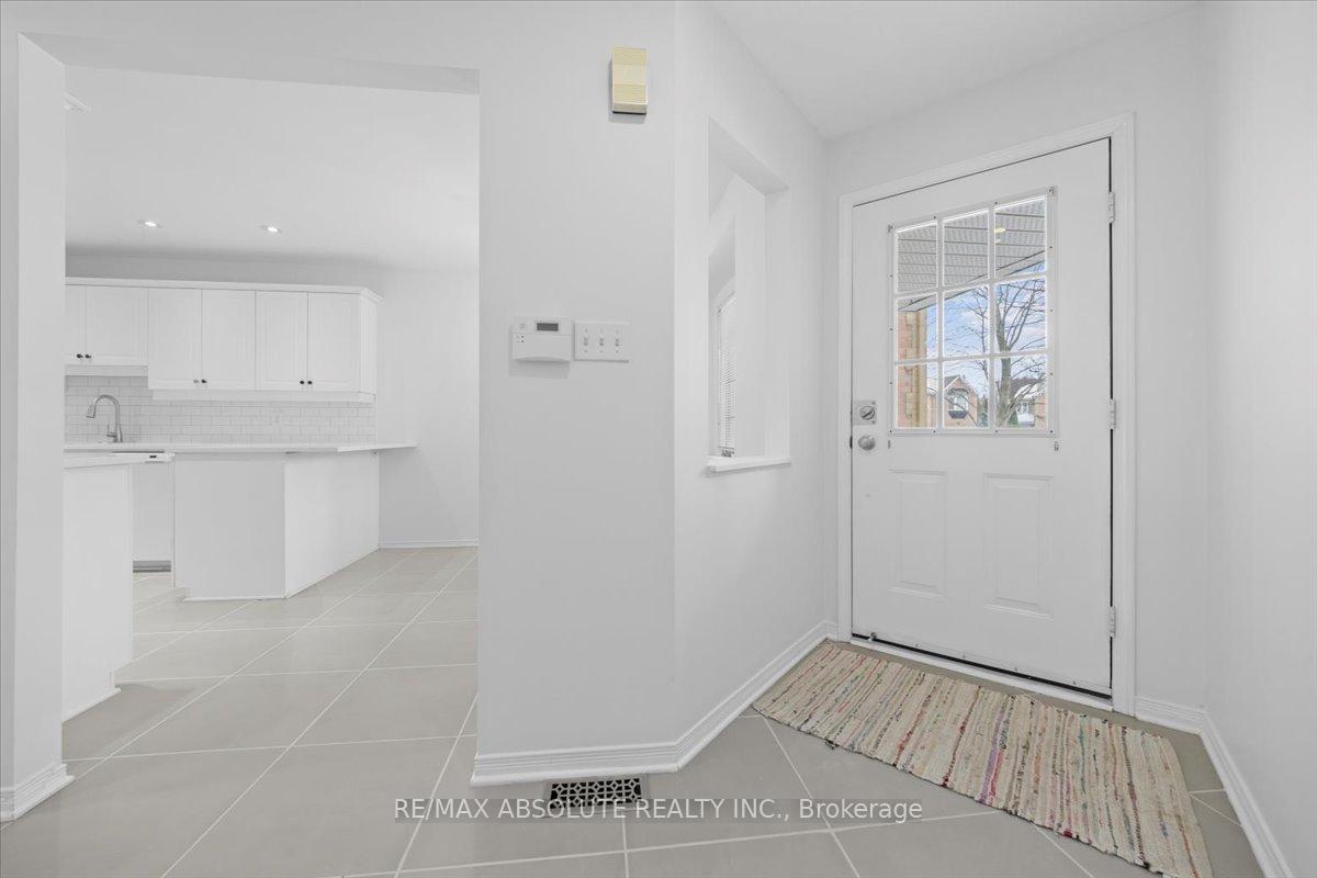 Photo 3 of 41 Crossing Bridge Court, Ottawa, Stittsville (Central) — HOMEH