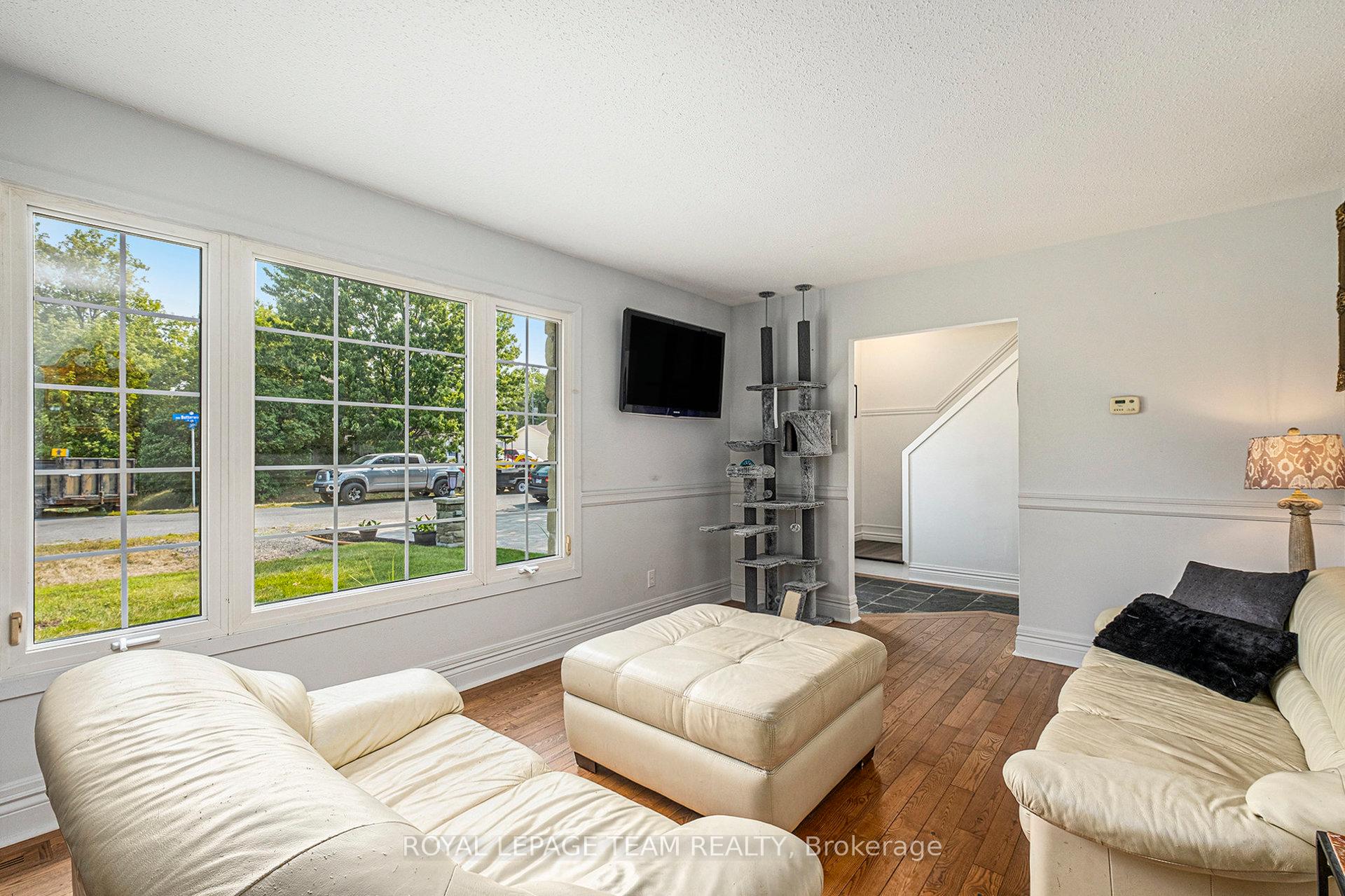 Photo 3 of 32 Butterwick Street, Ottawa, Munster — HOMEH