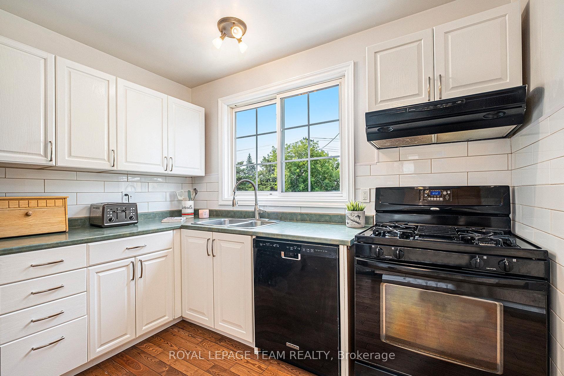 Photo 10 of 32 Butterwick Street, Ottawa, Munster — HOMEH