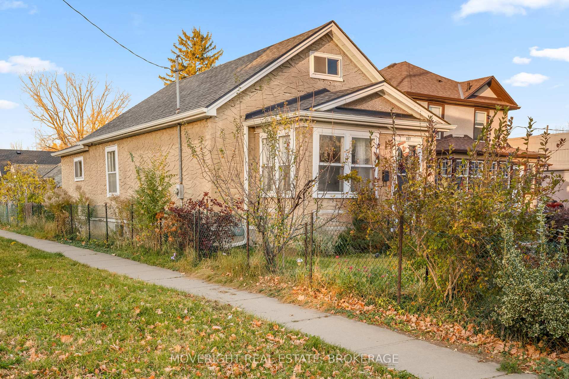 Photo 3 of 107 Carlton Street, St. Catharines, Haig — HOMEH