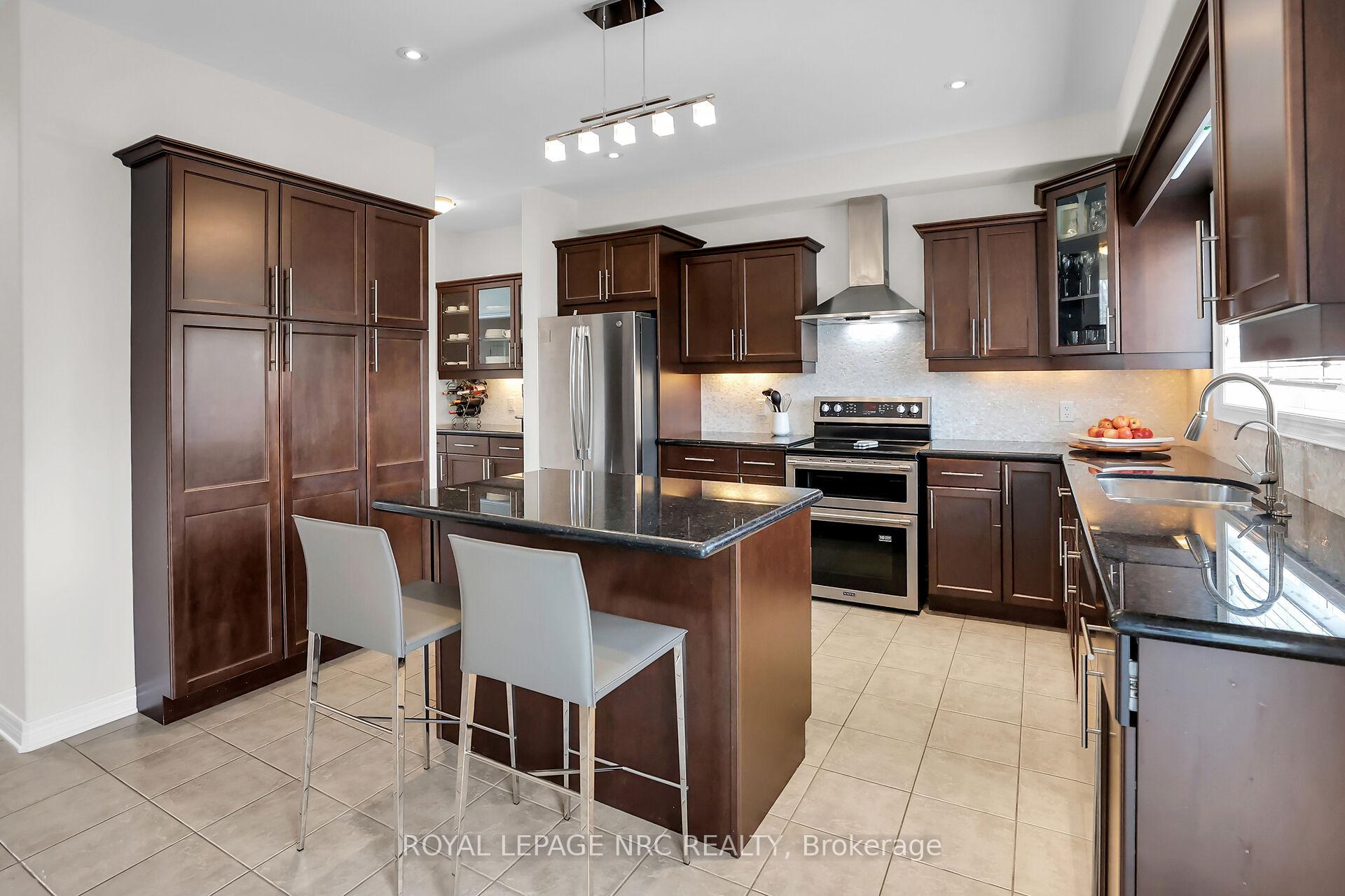 Photo 7 of 34 Agincourt Crescent, St. Catharines, Rykert/Vansickle — HOMEH