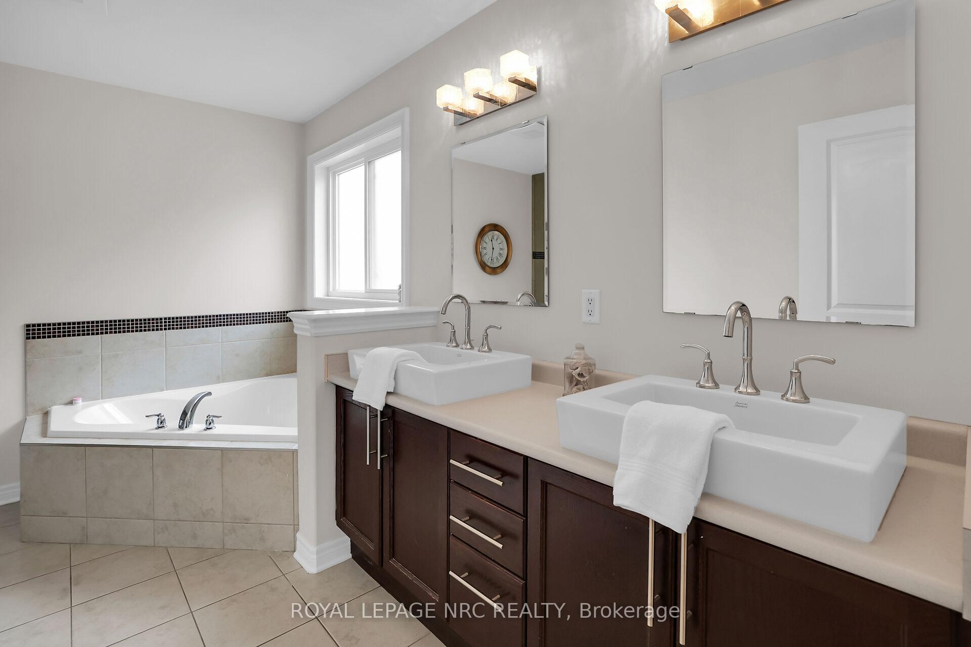 Photo 20 of 34 Agincourt Crescent, St. Catharines, Rykert/Vansickle — HOMEH