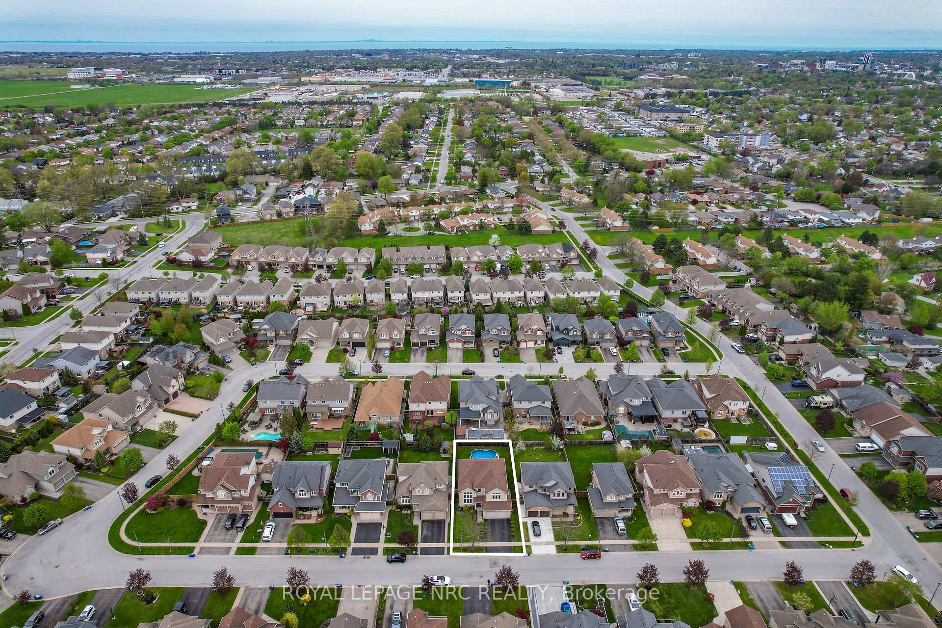 Photo 37 of 34 Agincourt Crescent, St. Catharines, Rykert/Vansickle — HOMEH