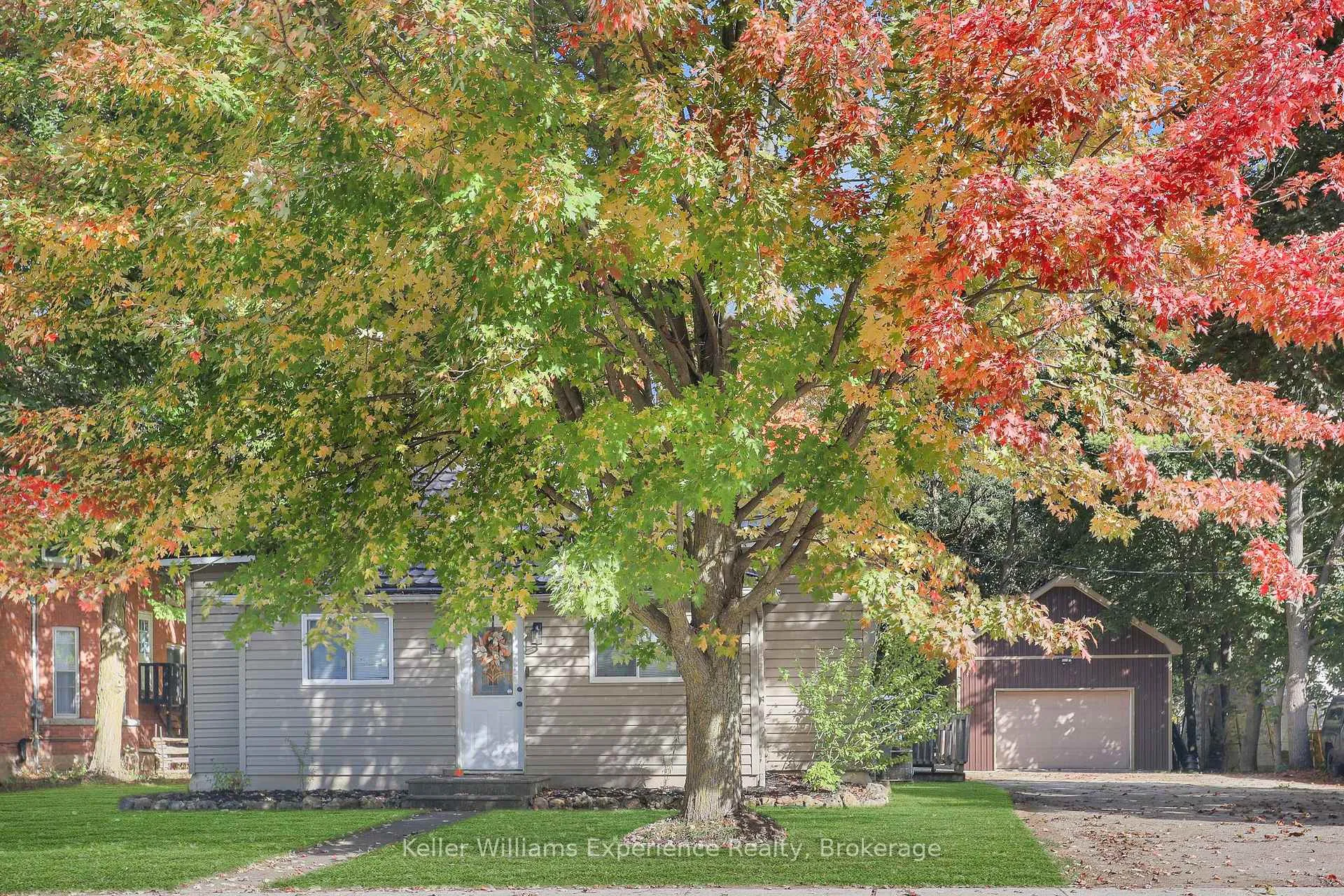 Photo 2 of 31 Yonge Street S, Arran-Elderslie — HOMEH