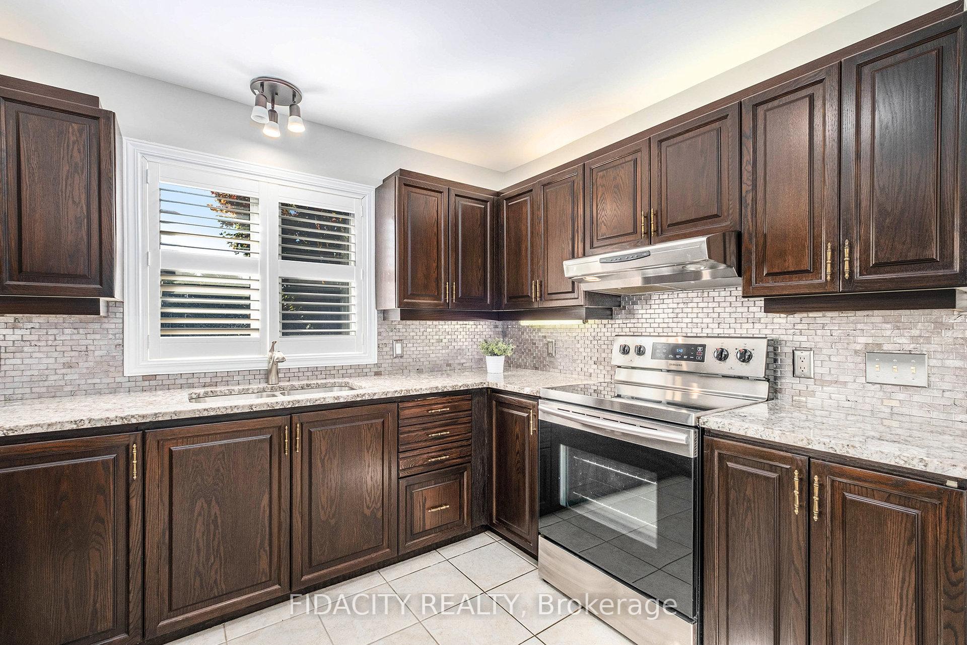 Photo 9 of 914 Long Meadow Way, Ottawa, Stittsville (Central) — HOMEH