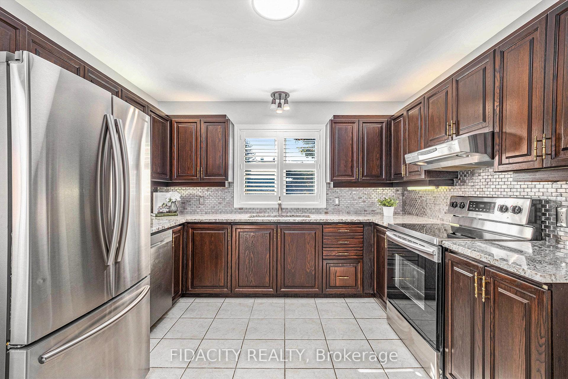 Photo 10 of 914 Long Meadow Way, Ottawa, Stittsville (Central) — HOMEH
