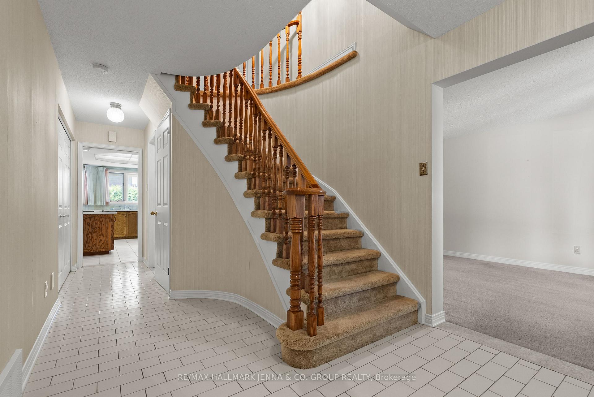 Photo 2 of 28 Pine Bluff Trail, Ottawa, Stittsville (Central) — HOMEH
