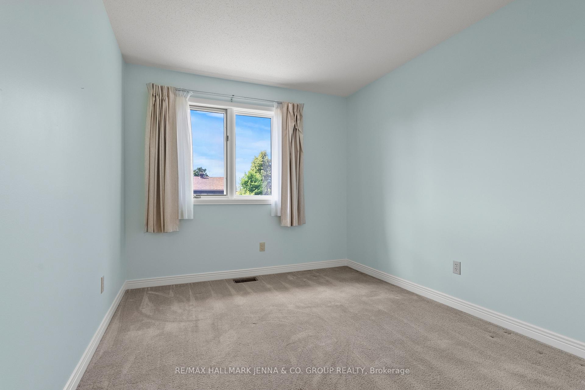 Photo 10 of 28 Pine Bluff Trail, Ottawa, Stittsville (Central) — HOMEH