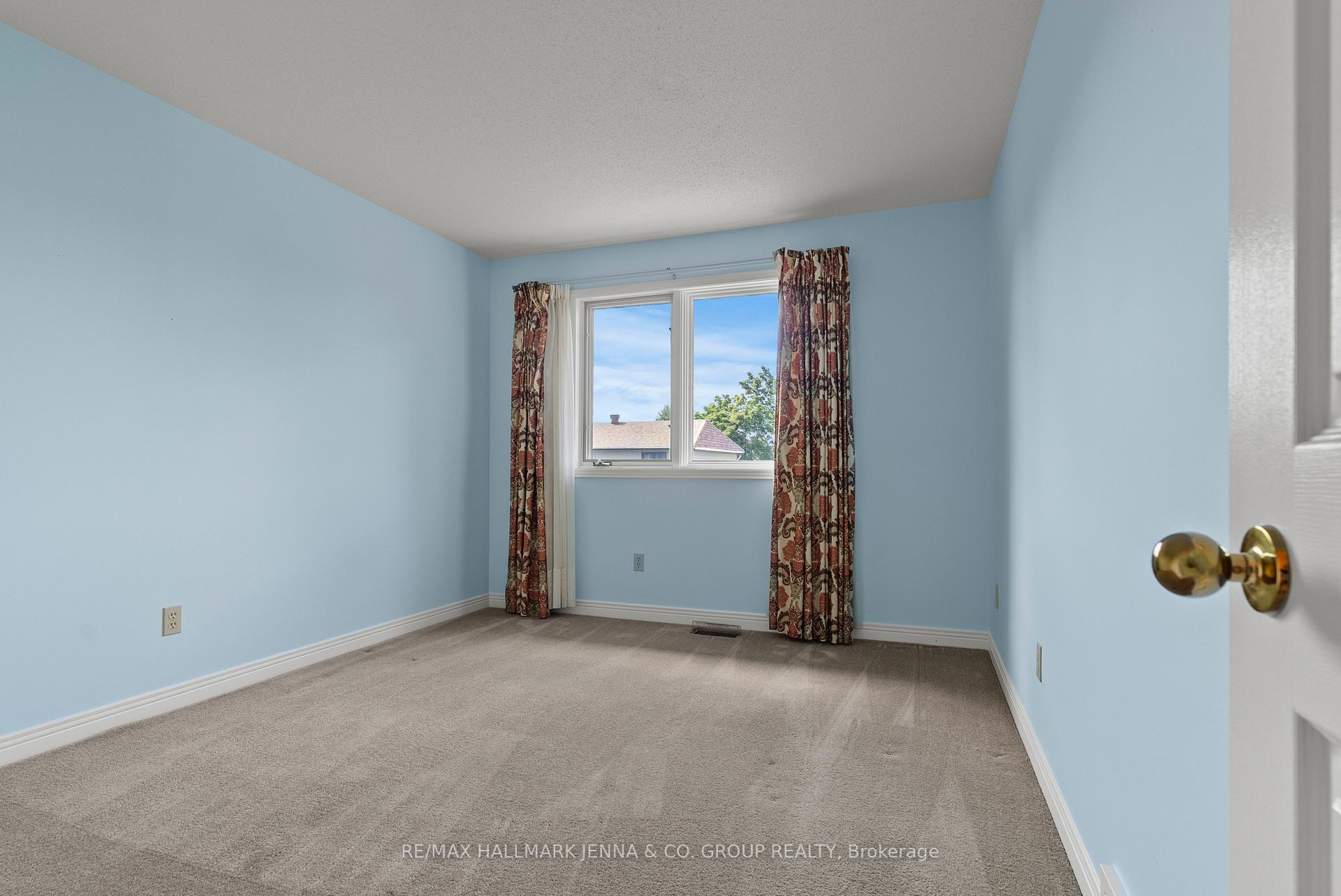 Photo 11 of 28 Pine Bluff Trail, Ottawa, Stittsville (Central) — HOMEH