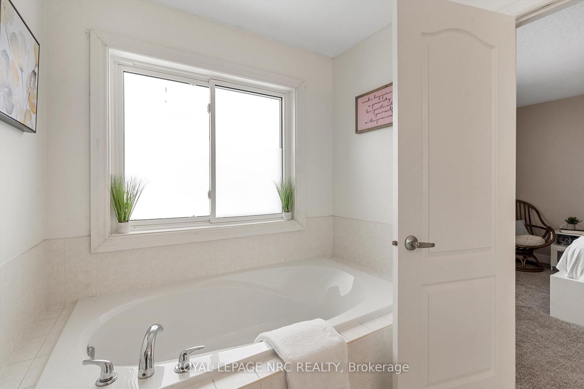 Photo 24 of 6 Mackenzie King Avenue, St. Catharines, Secord Woods — HOMEH