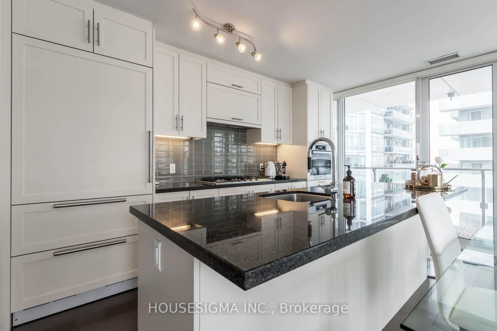 Photo 4 of Unit 423, 29 Queens Quay E, Toronto, Waterfront Communities — HOMEH