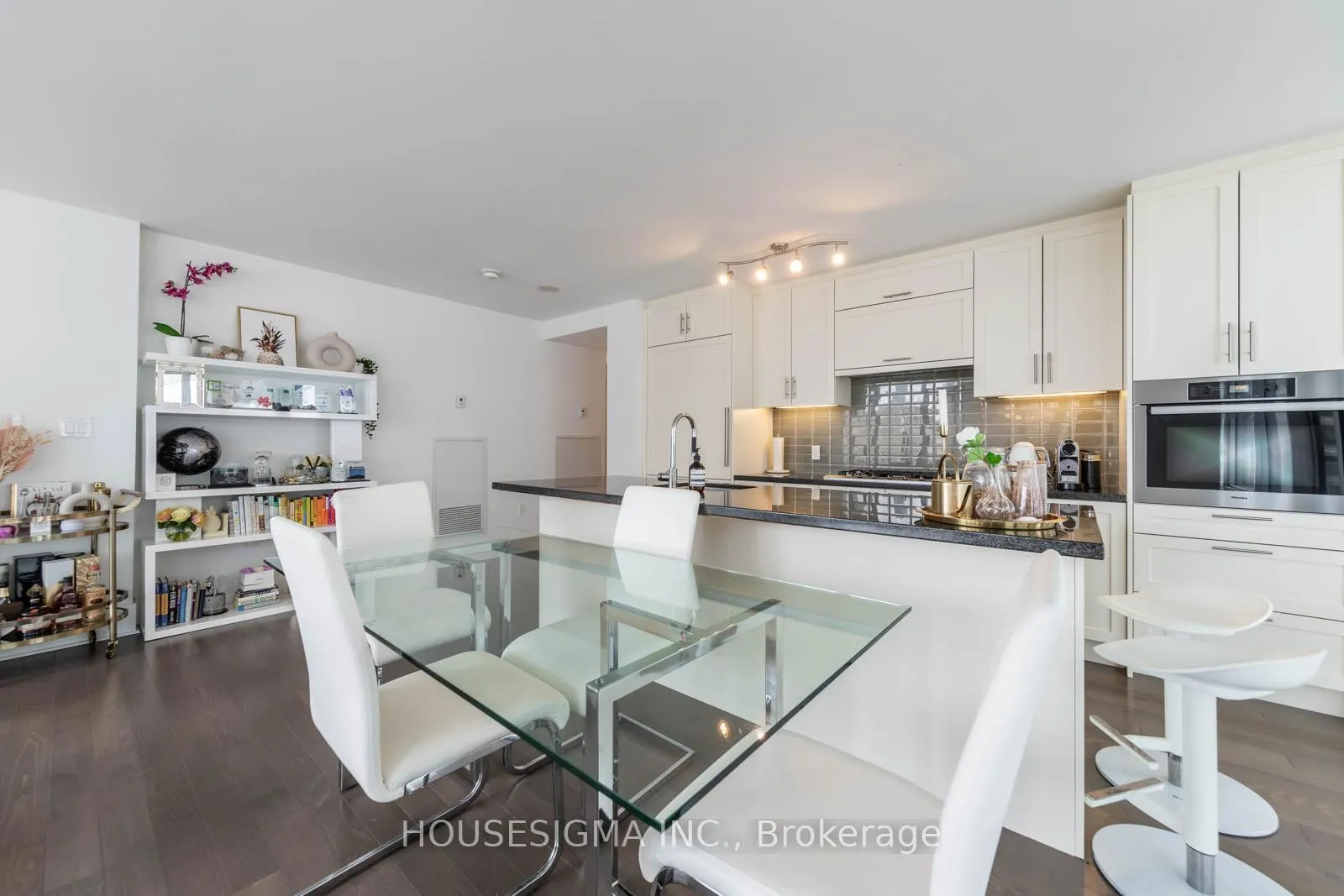 Photo 6 of Unit 423, 29 Queens Quay E, Toronto, Waterfront Communities — HOMEH