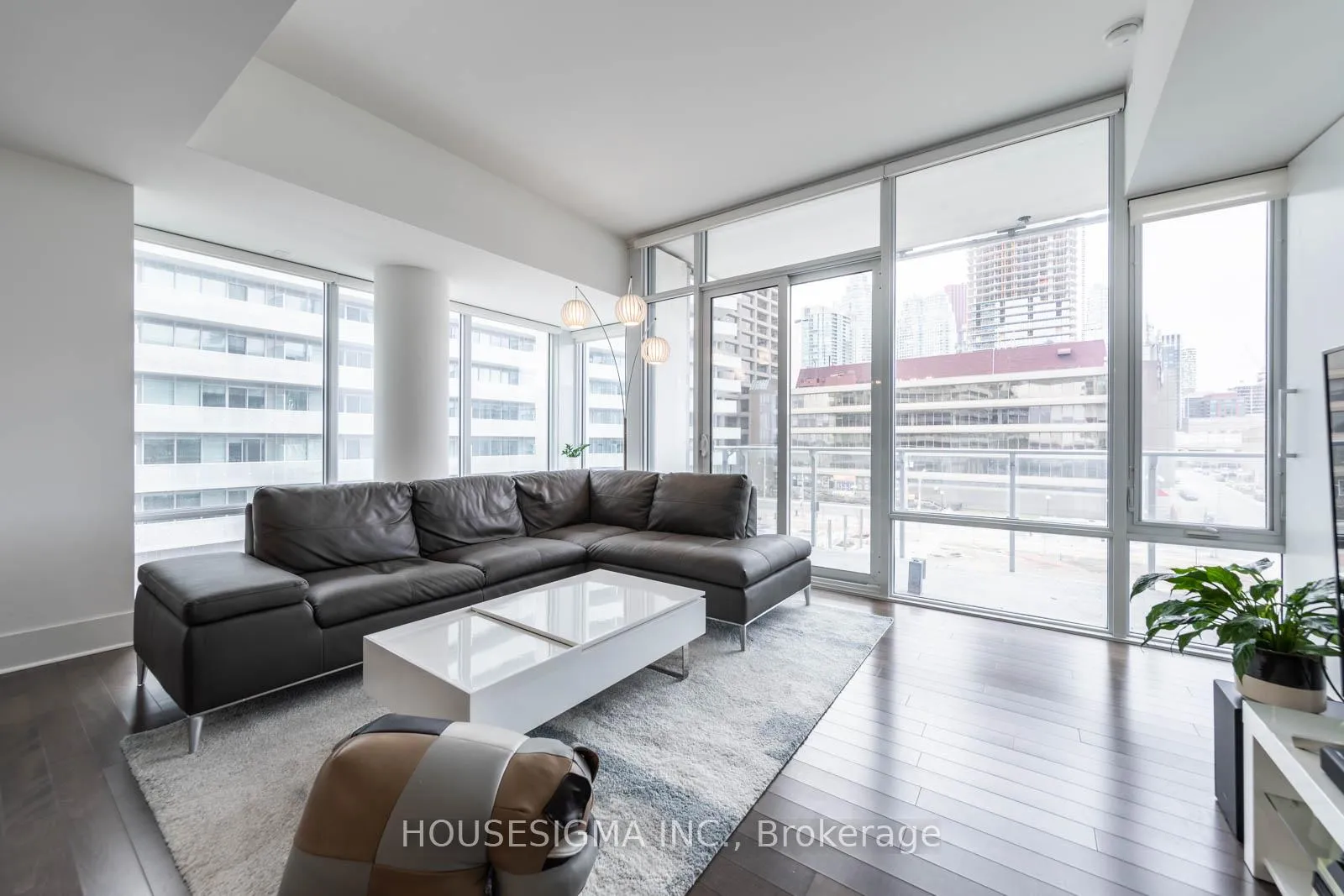 Photo 7 of Unit 423, 29 Queens Quay E, Toronto, Waterfront Communities — HOMEH