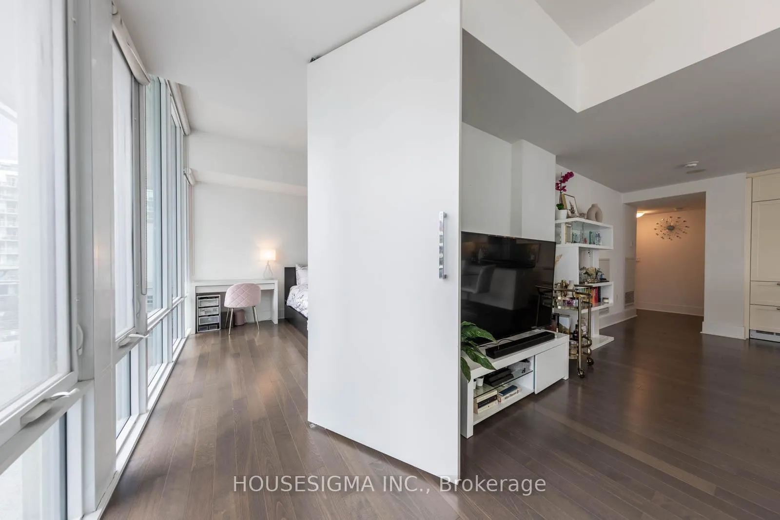 Photo 9 of Unit 423, 29 Queens Quay E, Toronto, Waterfront Communities — HOMEH