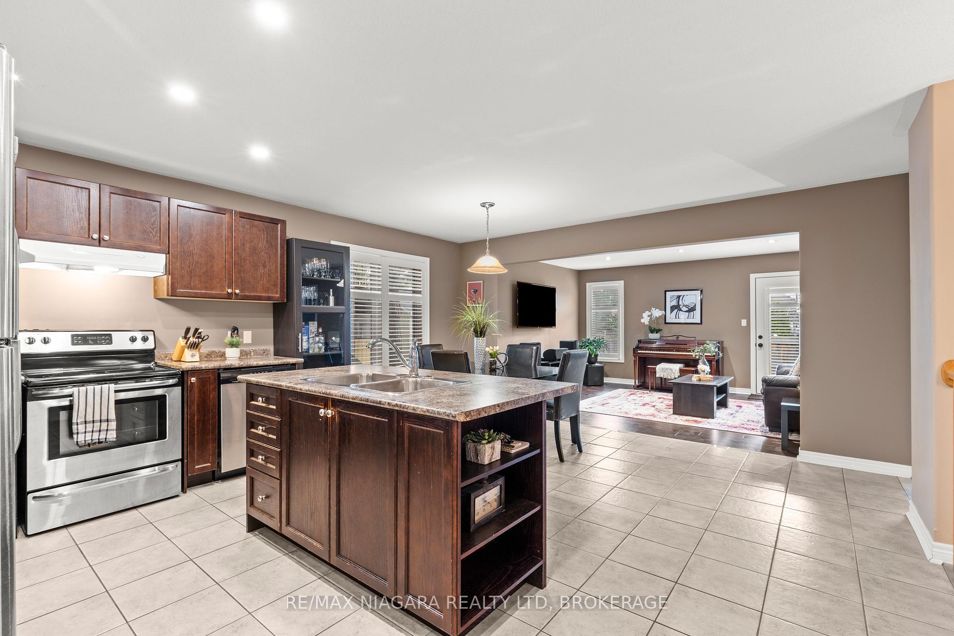 Photo 8 of 55 Haig Street, St. Catharines, Haig — HOMEH