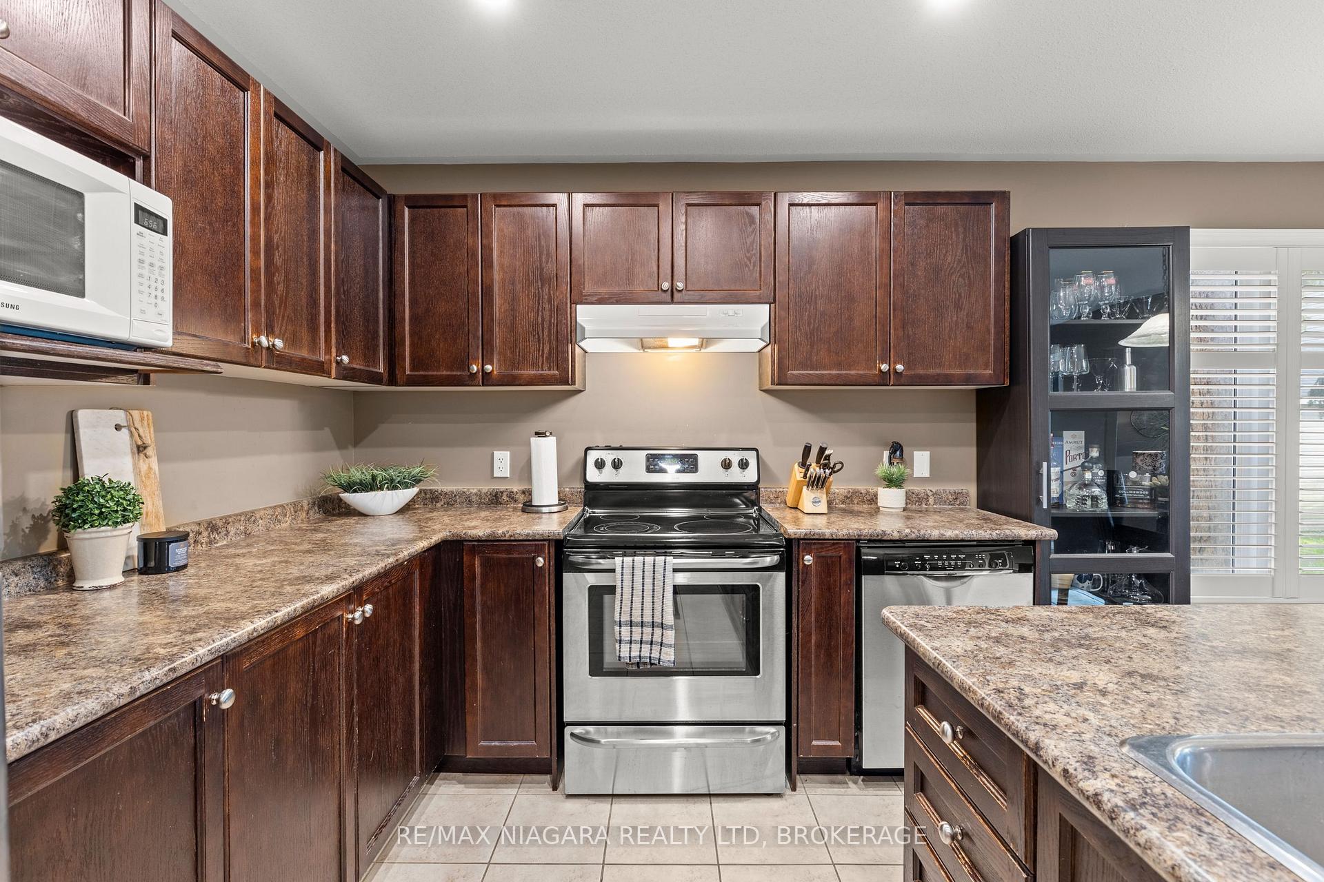 Photo 14 of 55 Haig Street, St. Catharines, Haig — HOMEH