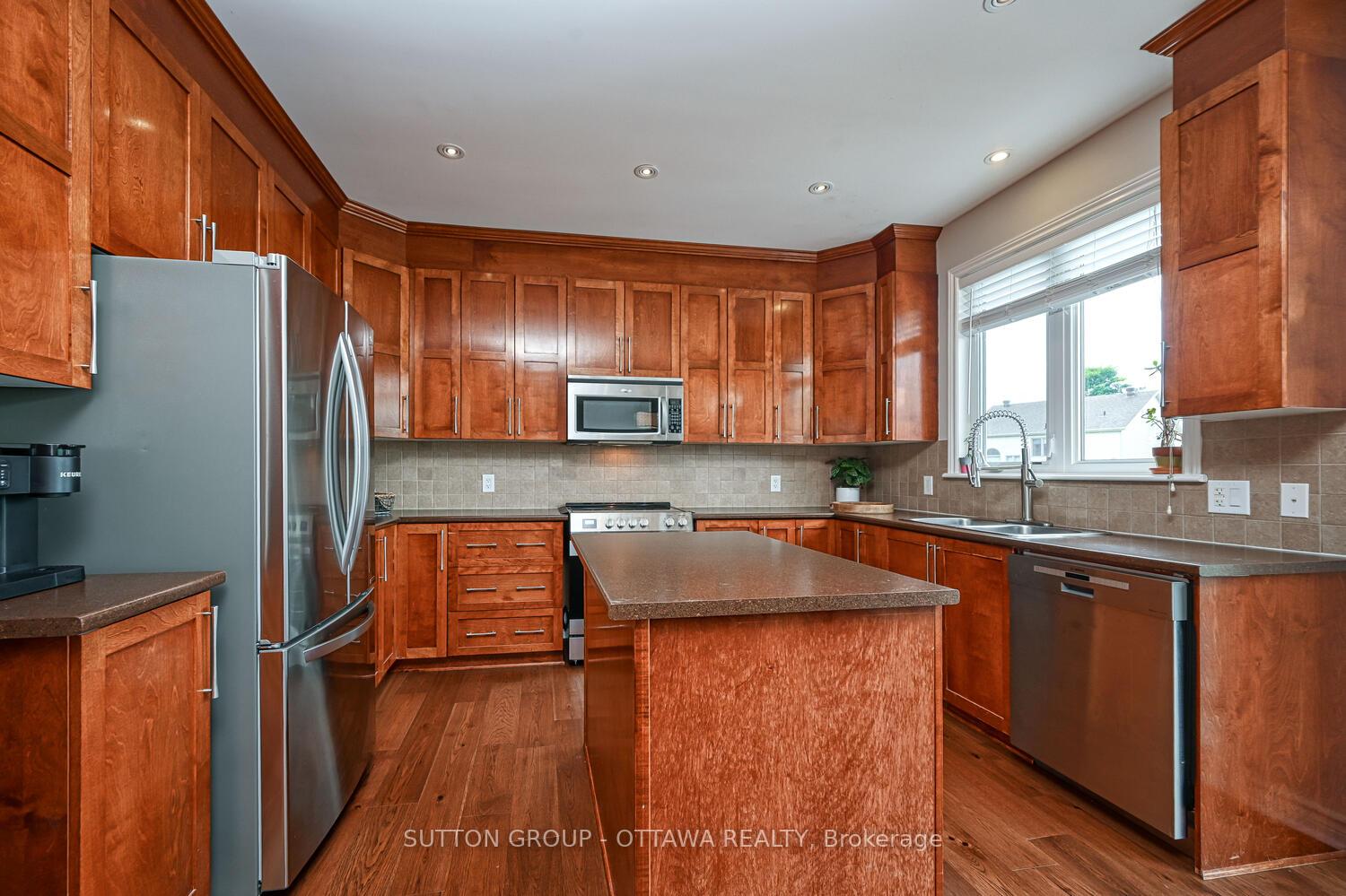 Photo 12 of 329 West Ridge Drive, Ottawa, Stittsville (South) — HOMEH