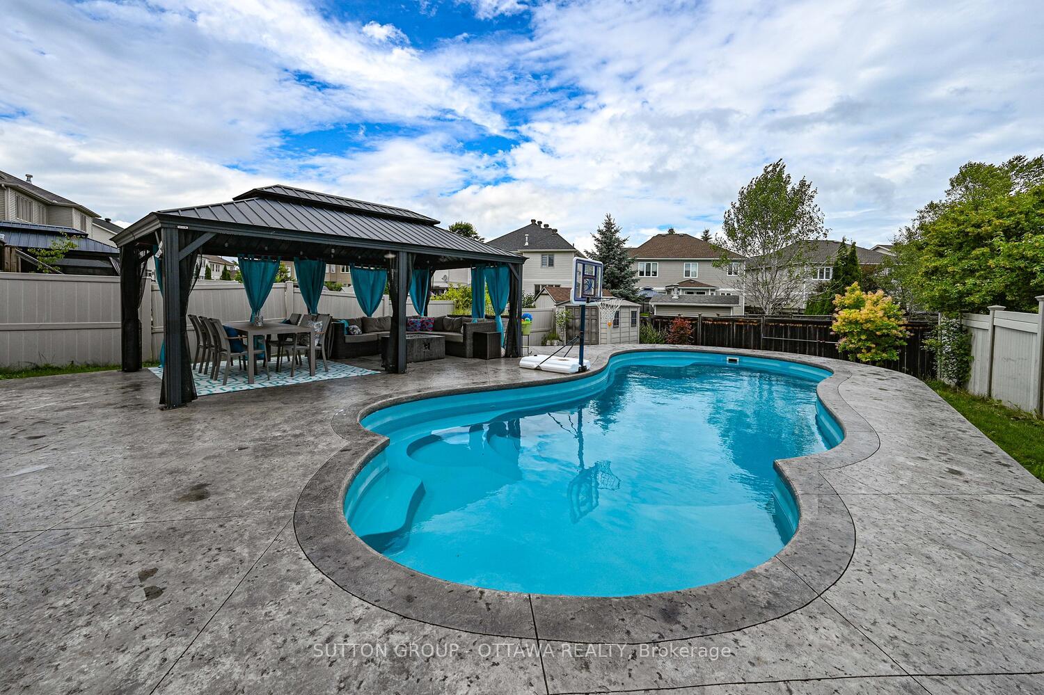 Photo 33 of 329 West Ridge Drive, Ottawa, Stittsville (South) — HOMEH