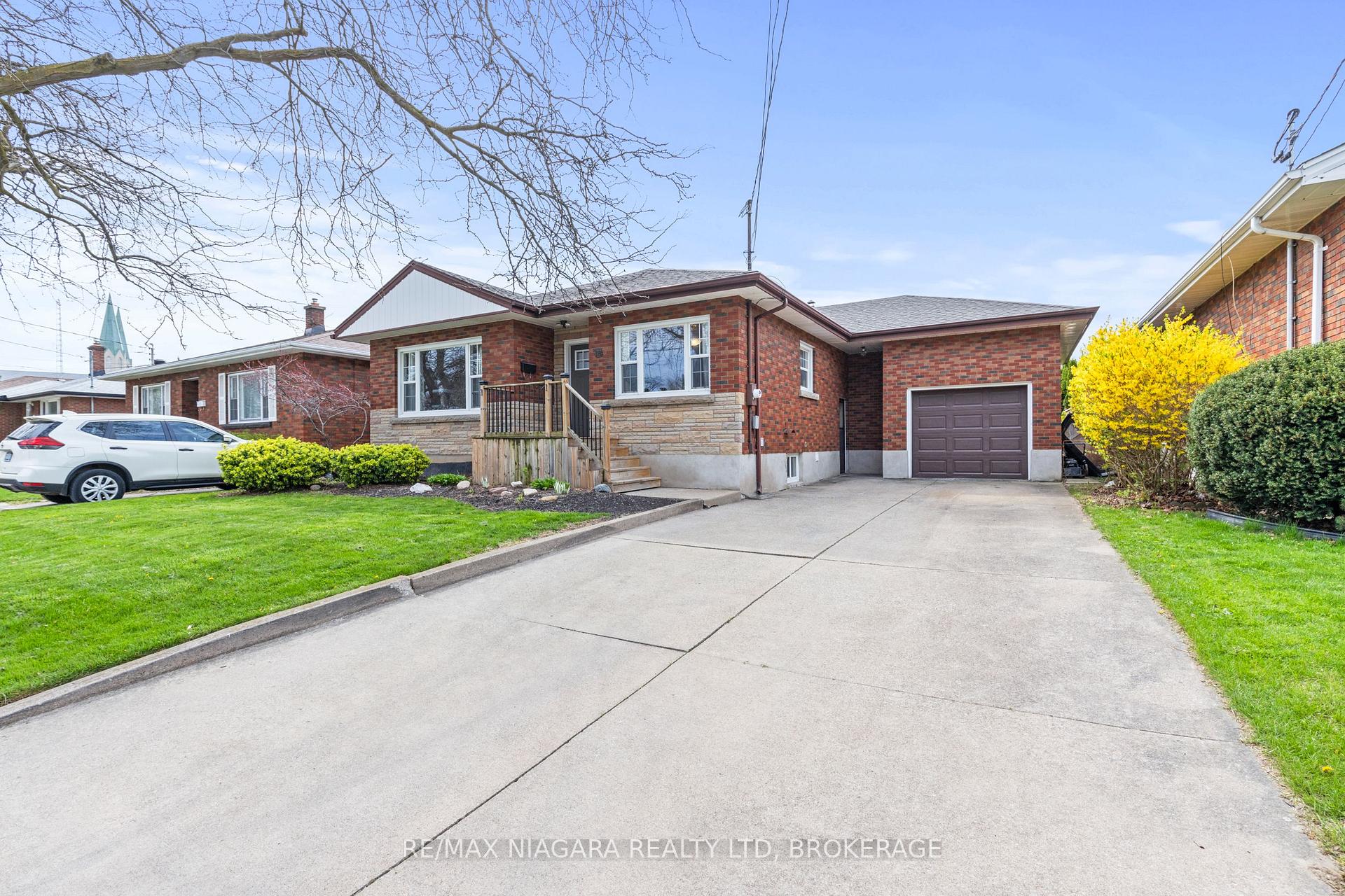 Photo 2 of 18 Chalmers Street, St. Catharines, Facer — HOMEH
