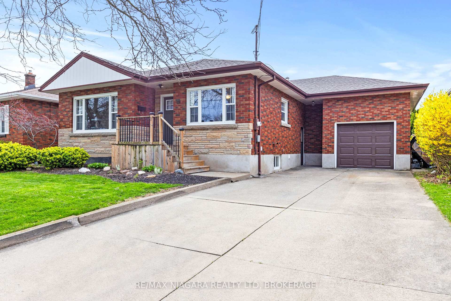 Photo 4 of 18 Chalmers Street, St. Catharines, Facer — HOMEH