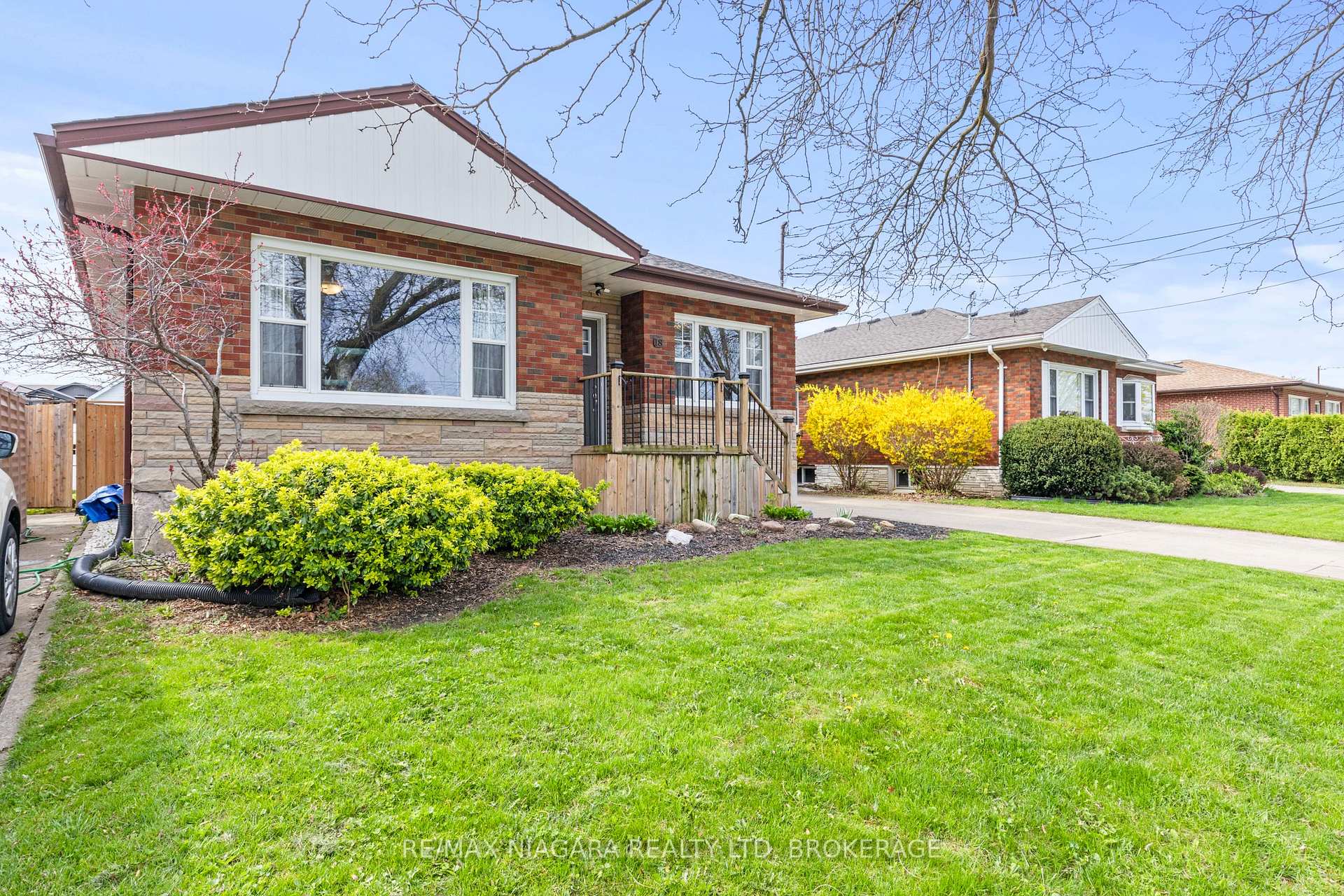 Photo 5 of 18 Chalmers Street, St. Catharines, Facer — HOMEH