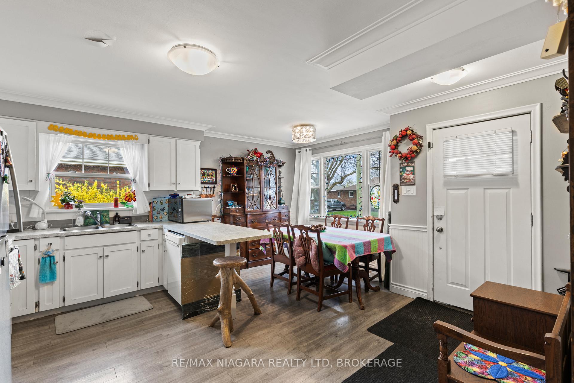 Photo 7 of 18 Chalmers Street, St. Catharines, Facer — HOMEH