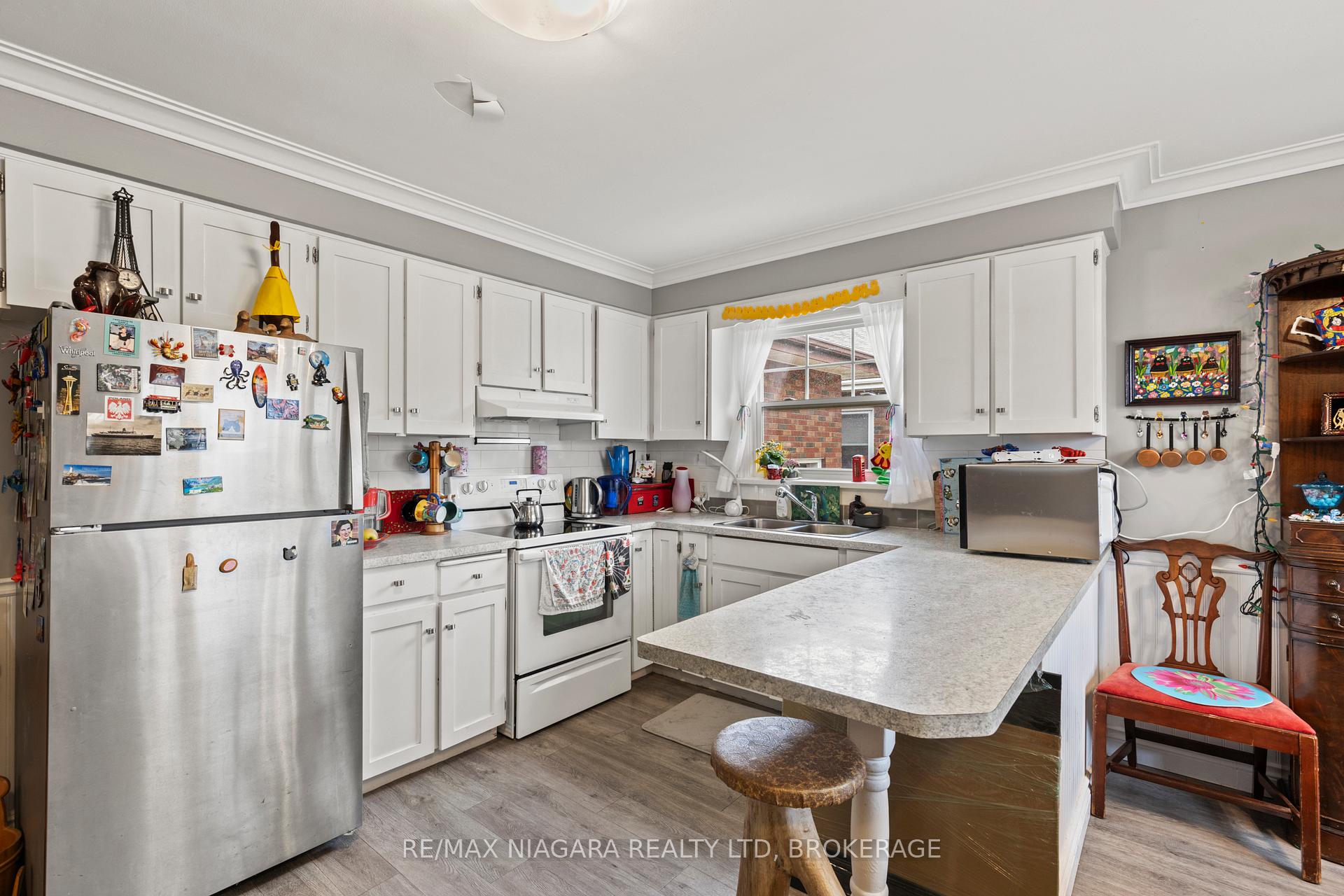 Photo 8 of 18 Chalmers Street, St. Catharines, Facer — HOMEH