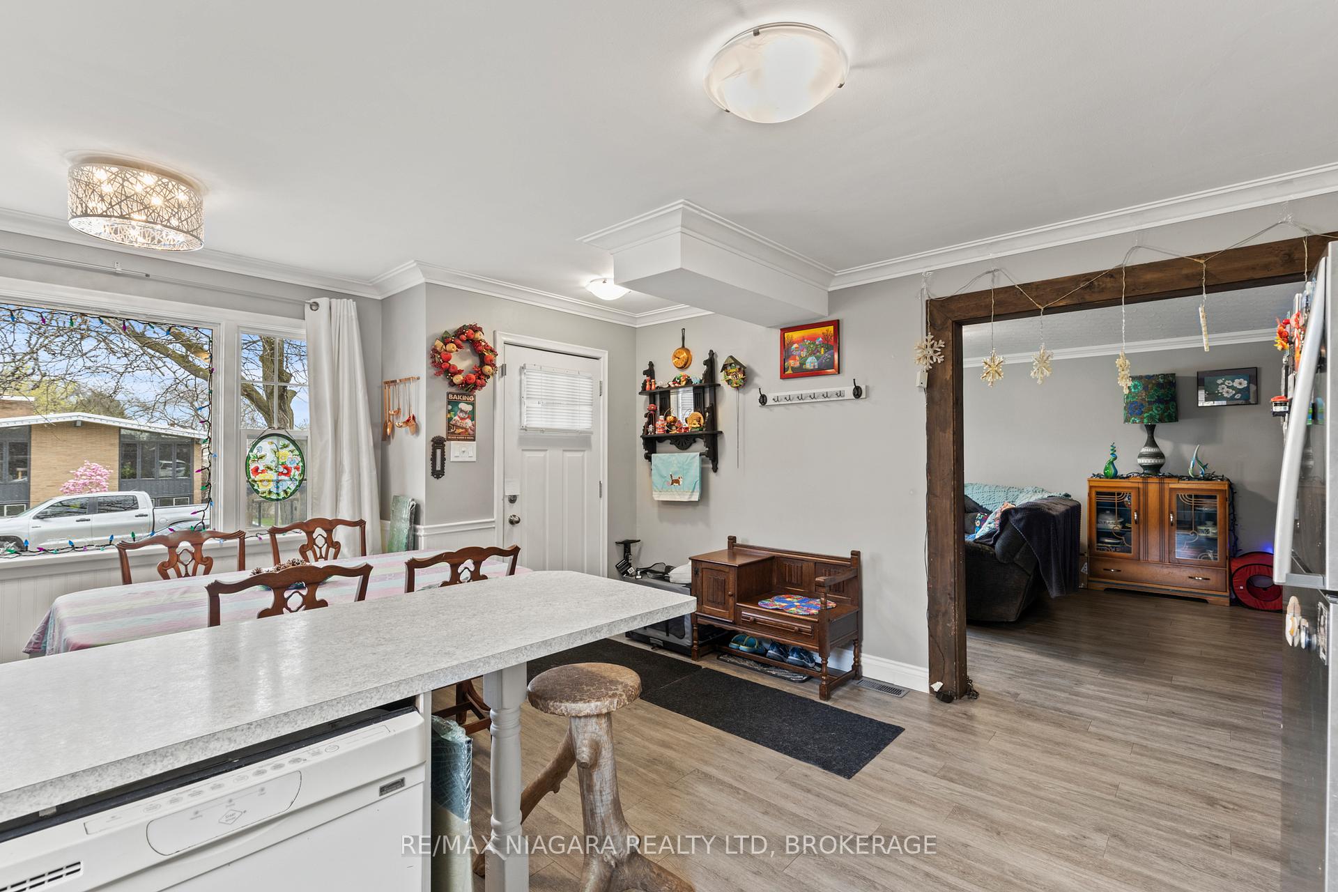 Photo 9 of 18 Chalmers Street, St. Catharines, Facer — HOMEH